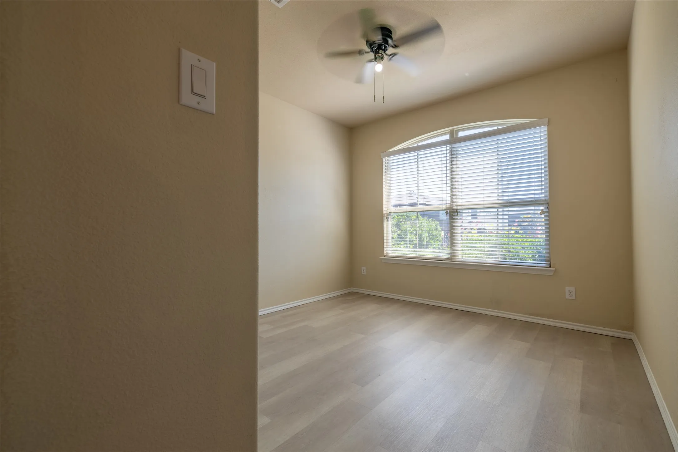 Single Family Residence For Rent in Denton County , 2813 Saddle Creek Drive, Fort Worth, Texas 76177, 5 Bedroom, 4 Bathroom, 2 Garage spaces, 2,850 Sqft, built in 2016, mls#21346479, Real Estate Agent in Fort Worth, Homes For Rent in Denton county, Homes For Rent in Fort Worth, Realtor in Fort Worth Texas, Real Estate Brokerage Independent Realty Texas, Luminita Cordes Realtor