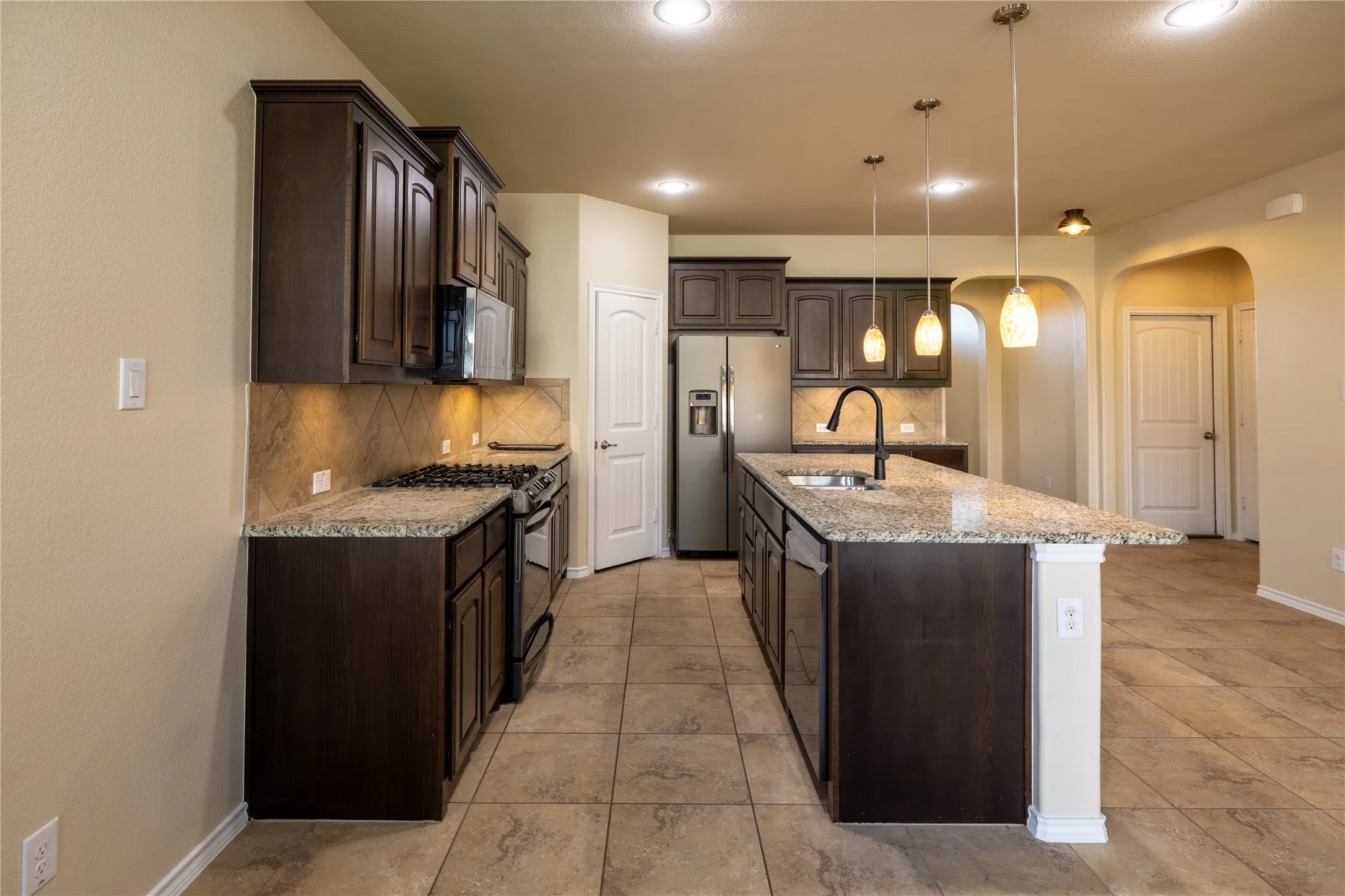 Single Family Residence For Rent in Denton County , 2813 Saddle Creek Drive, Fort Worth, Texas 76177, 5 Bedroom, 4 Bathroom, 2 Garage spaces, 2,850 Sqft, built in 2016, mls#21346479, Real Estate Agent in Fort Worth, Homes For Rent in Denton county, Homes For Rent in Fort Worth, Realtor in Fort Worth Texas, Real Estate Brokerage Independent Realty Texas, Luminita Cordes Realtor