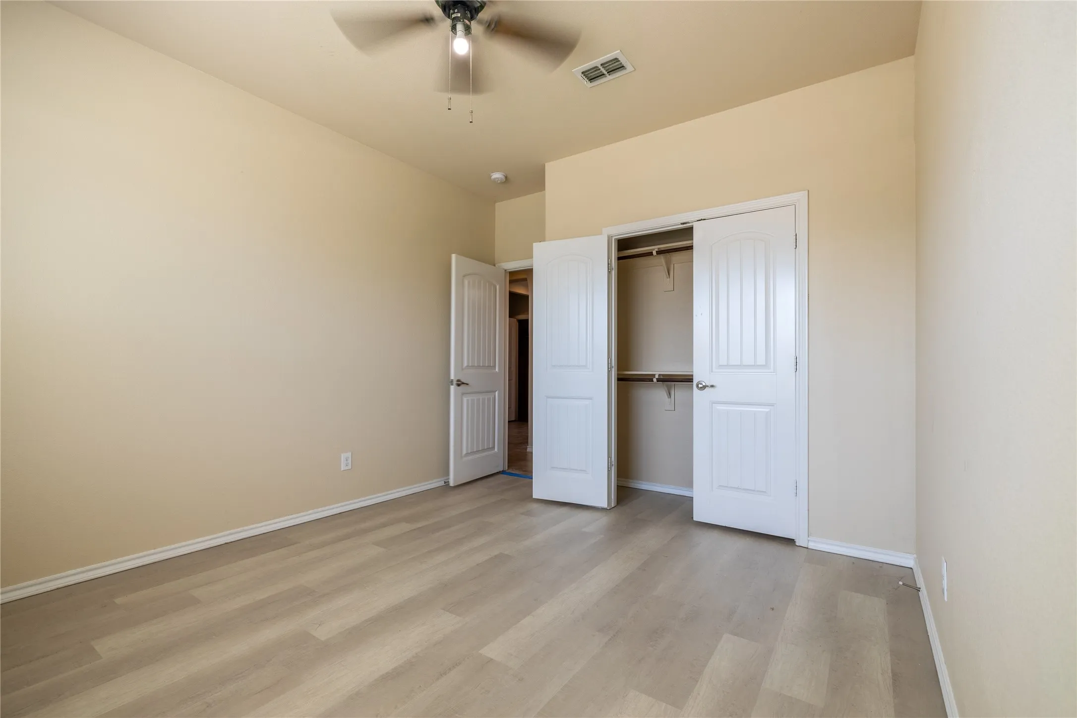 Single Family Residence For Rent in Denton County , 2813 Saddle Creek Drive, Fort Worth, Texas 76177, 5 Bedroom, 4 Bathroom, 2 Garage spaces, 2,850 Sqft, built in 2016, mls#21346479, Real Estate Agent in Fort Worth, Homes For Rent in Denton county, Homes For Rent in Fort Worth, Realtor in Fort Worth Texas, Real Estate Brokerage Independent Realty Texas, Luminita Cordes Realtor