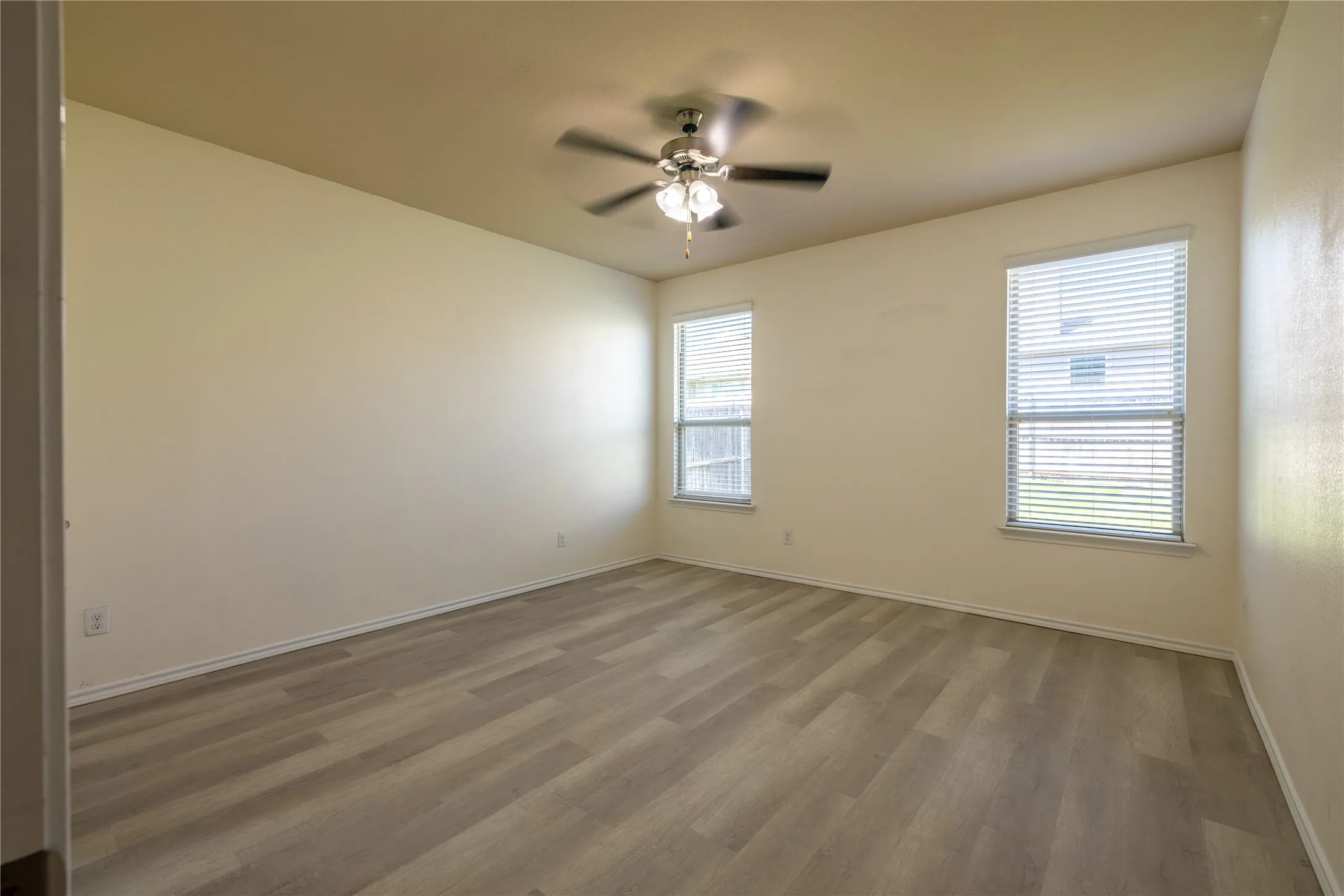 Single Family Residence For Rent in Denton County , 2813 Saddle Creek Drive, Fort Worth, Texas 76177, 5 Bedroom, 4 Bathroom, 2 Garage spaces, 2,850 Sqft, built in 2016, mls#21346479, Real Estate Agent in Fort Worth, Homes For Rent in Denton county, Homes For Rent in Fort Worth, Realtor in Fort Worth Texas, Real Estate Brokerage Independent Realty Texas, Luminita Cordes Realtor