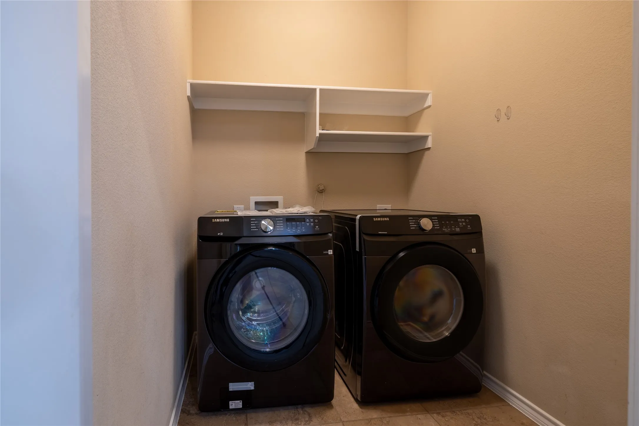 Single Family Residence For Rent in Denton County , 2813 Saddle Creek Drive, Fort Worth, Texas 76177, 5 Bedroom, 4 Bathroom, 2 Garage spaces, 2,850 Sqft, built in 2016, mls#21346479, Real Estate Agent in Fort Worth, Homes For Rent in Denton county, Homes For Rent in Fort Worth, Realtor in Fort Worth Texas, Real Estate Brokerage Independent Realty Texas, Luminita Cordes Realtor