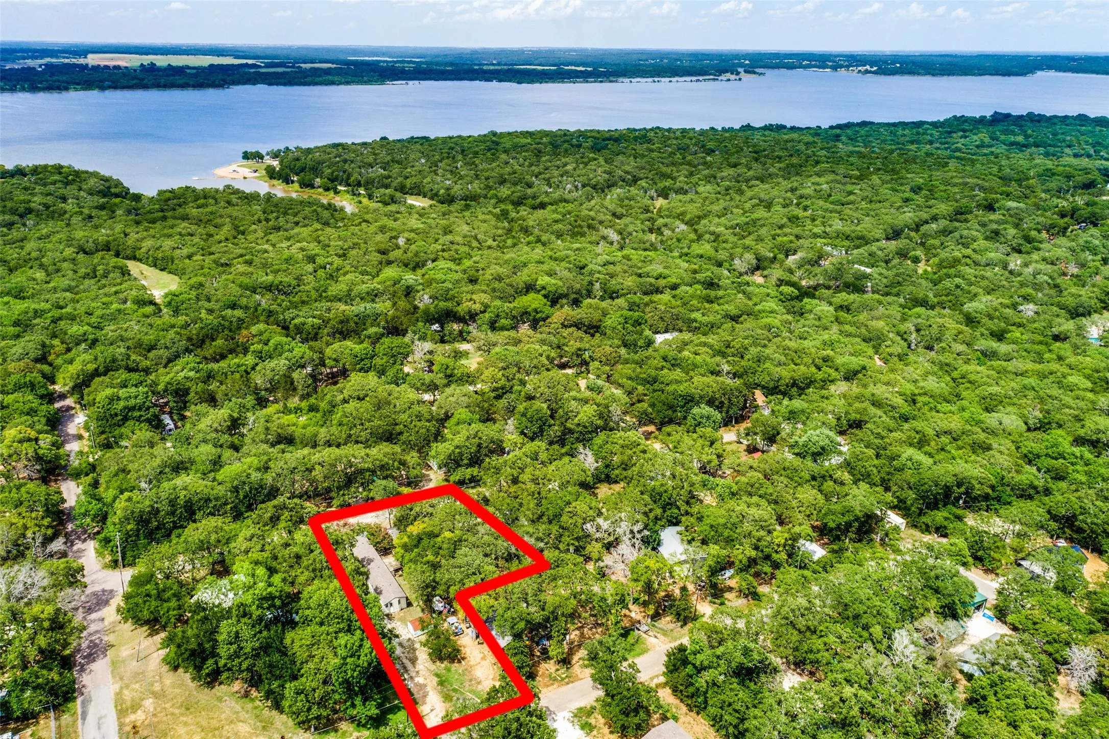 Aerial view showing close proximity to Lake Texoma