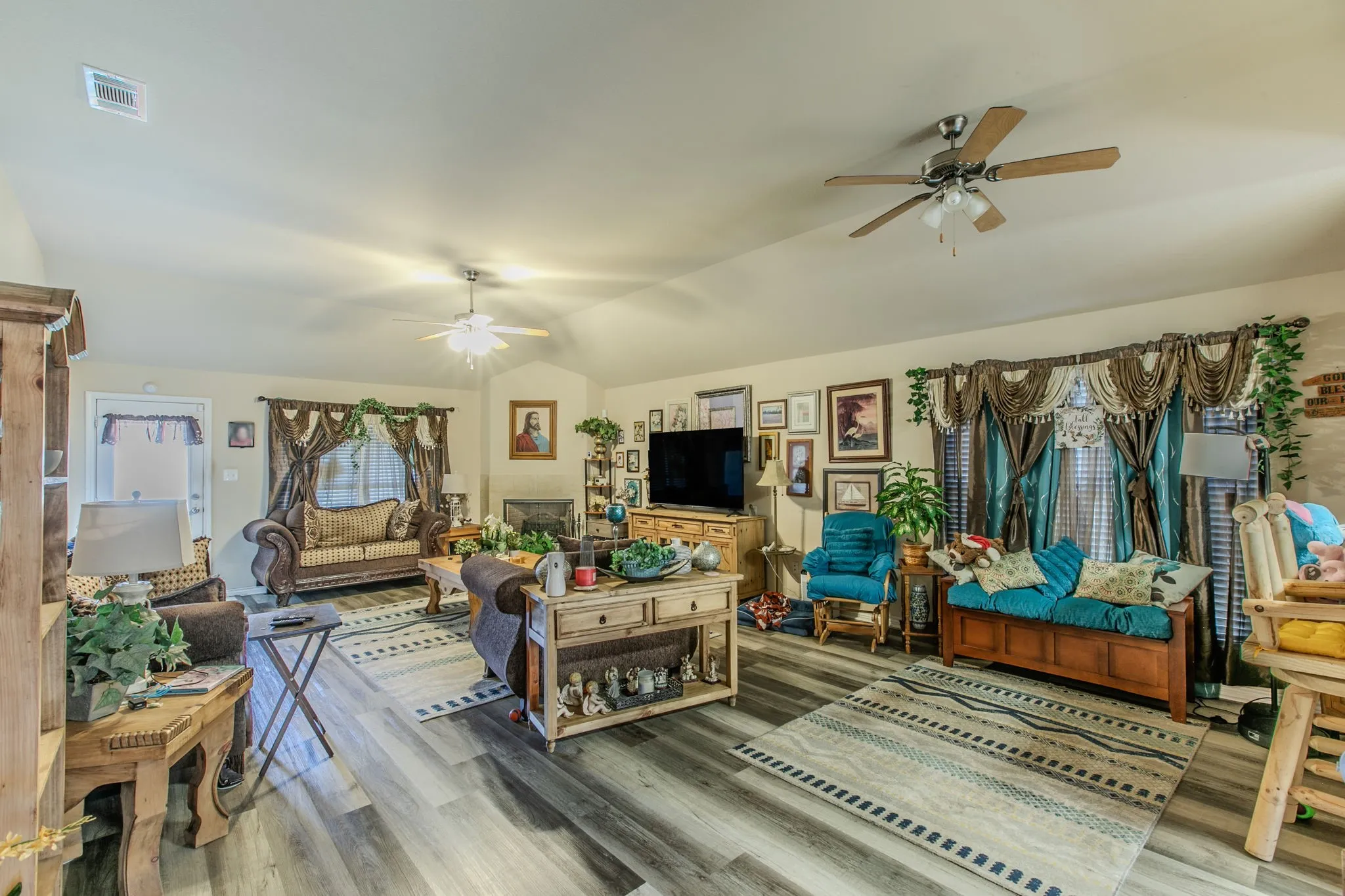 Single Family Residence For Sale in Dallas County , 2937 Mayfair Lane, Lancaster, Texas 75134, 3 Bedroom, 2 Bathroom, 2 Garage spaces, 1,610 Sqft, built in 2015, mls#21346482, Real Estate Agent in Lancaster, Homes For Sale in Dallas county, Homes For Sale in Lancaster, Realtor in Lancaster Texas, Real Estate Brokerage Independent Realty Texas, Luminita Cordes Realtor