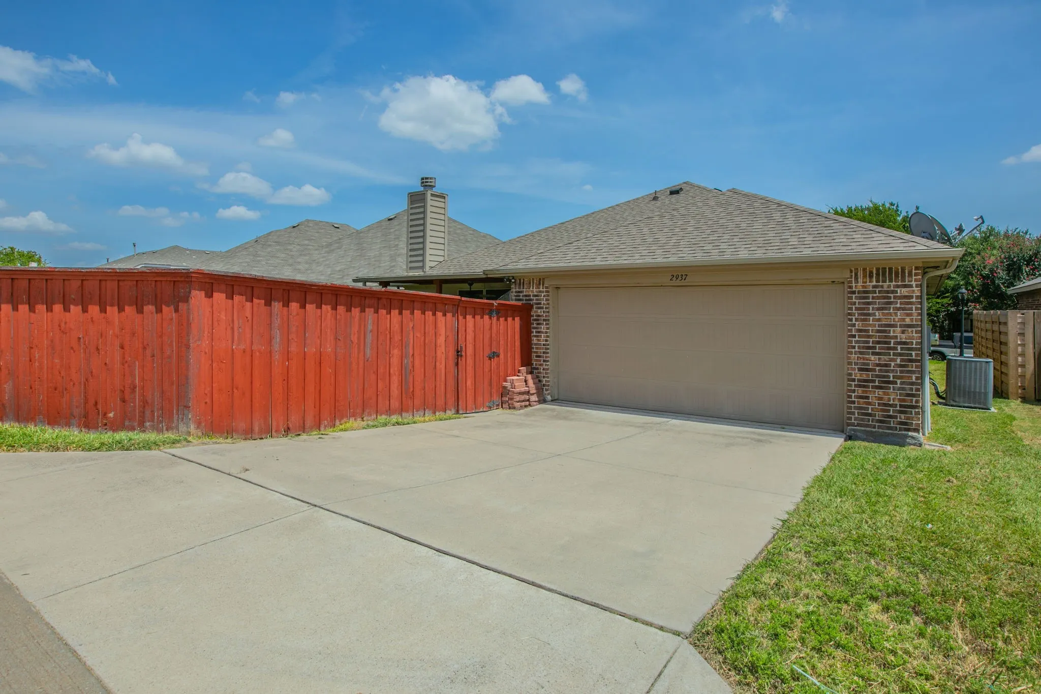 Single Family Residence For Sale in Dallas County , 2937 Mayfair Lane, Lancaster, Texas 75134, 3 Bedroom, 2 Bathroom, 2 Garage spaces, 1,610 Sqft, built in 2015, mls#21346482, Real Estate Agent in Lancaster, Homes For Sale in Dallas county, Homes For Sale in Lancaster, Realtor in Lancaster Texas, Real Estate Brokerage Independent Realty Texas, Luminita Cordes Realtor