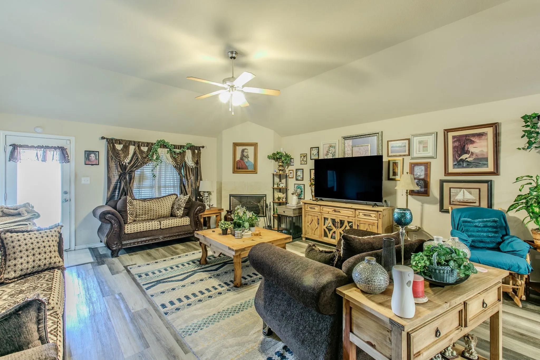 Single Family Residence For Sale in Dallas County , 2937 Mayfair Lane, Lancaster, Texas 75134, 3 Bedroom, 2 Bathroom, 2 Garage spaces, 1,610 Sqft, built in 2015, mls#21346482, Real Estate Agent in Lancaster, Homes For Sale in Dallas county, Homes For Sale in Lancaster, Realtor in Lancaster Texas, Real Estate Brokerage Independent Realty Texas, Luminita Cordes Realtor