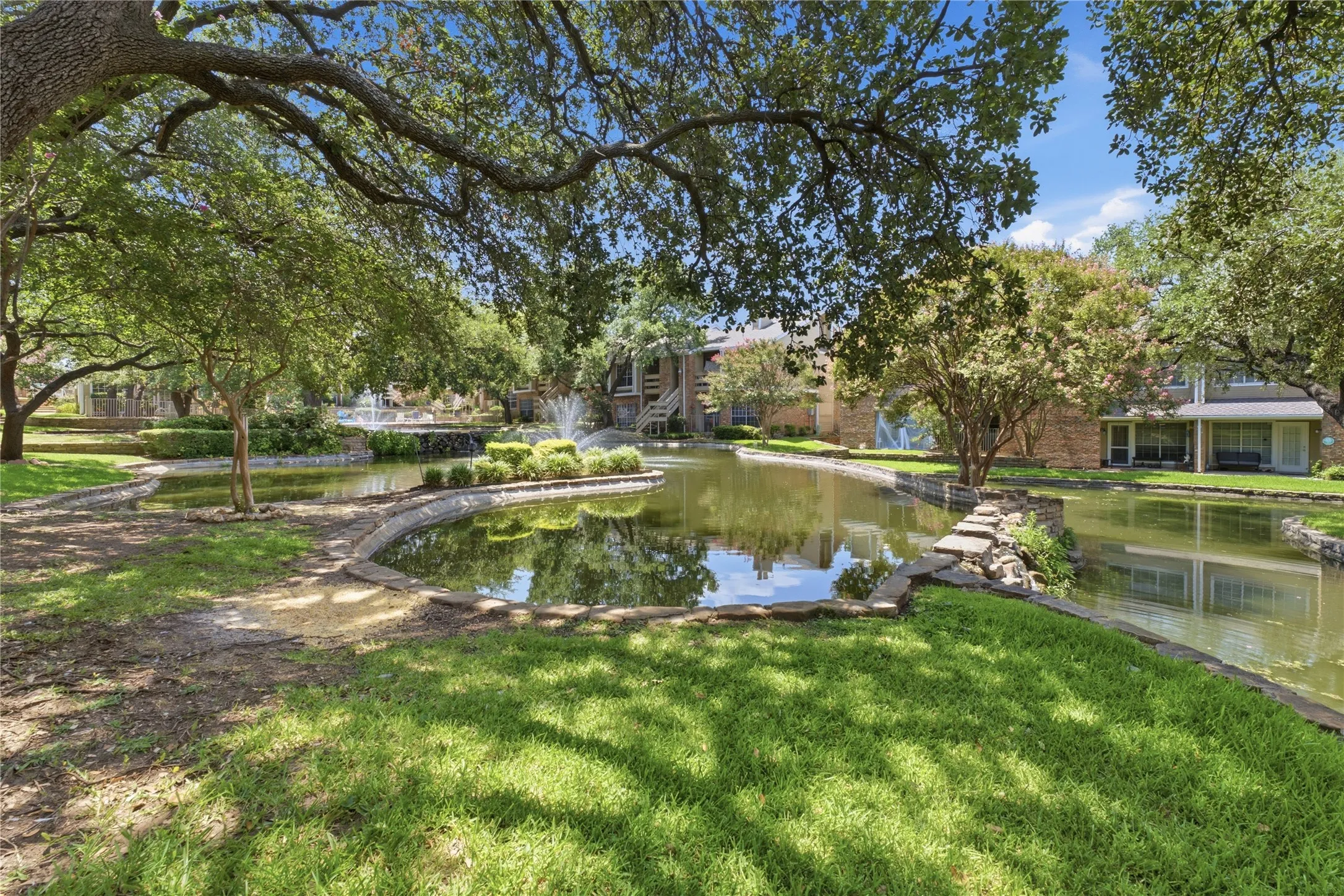 Condominium For Sale in Dallas County , 3550 Country Square Drive 505, Carrollton, Texas 75006, 2 Bedroom, 3 Bathroom, Garage spaces, 1,252 Sqft, built in 1982, mls#21344536, Real Estate Agent in Carrollton, Homes For Sale in Dallas county, Homes For Sale in Carrollton, Realtor in Carrollton Texas, Real Estate Brokerage Independent Realty Texas, Luminita Cordes Realtor