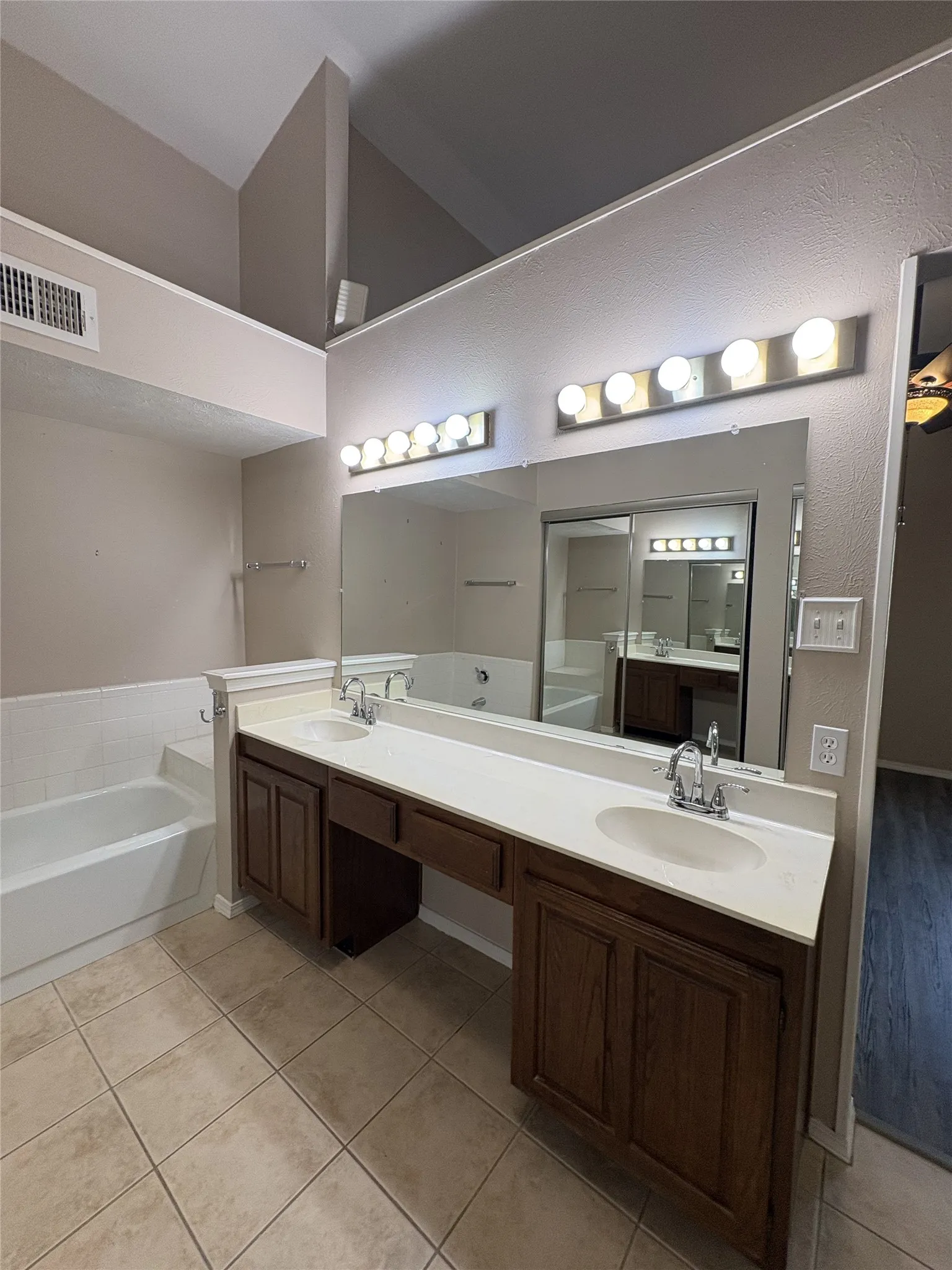 Single Family Residence For Rent in Dallas County , 3610 Willowood Drive, Garland, Texas 75040, 3 Bedrooms, 2 Bathrooms, 2 Garage spaces, 1,762 Sqft, built in 1984, Price $2,700, mls#21346279, Real Estate Agent in Garland, Homes For Rent in Dallas county, Homes For Rent in Garland, Realtor in Garland Texas, Real Estate Brokerage Independent Realty Texas, Luminita Cordes Realtor