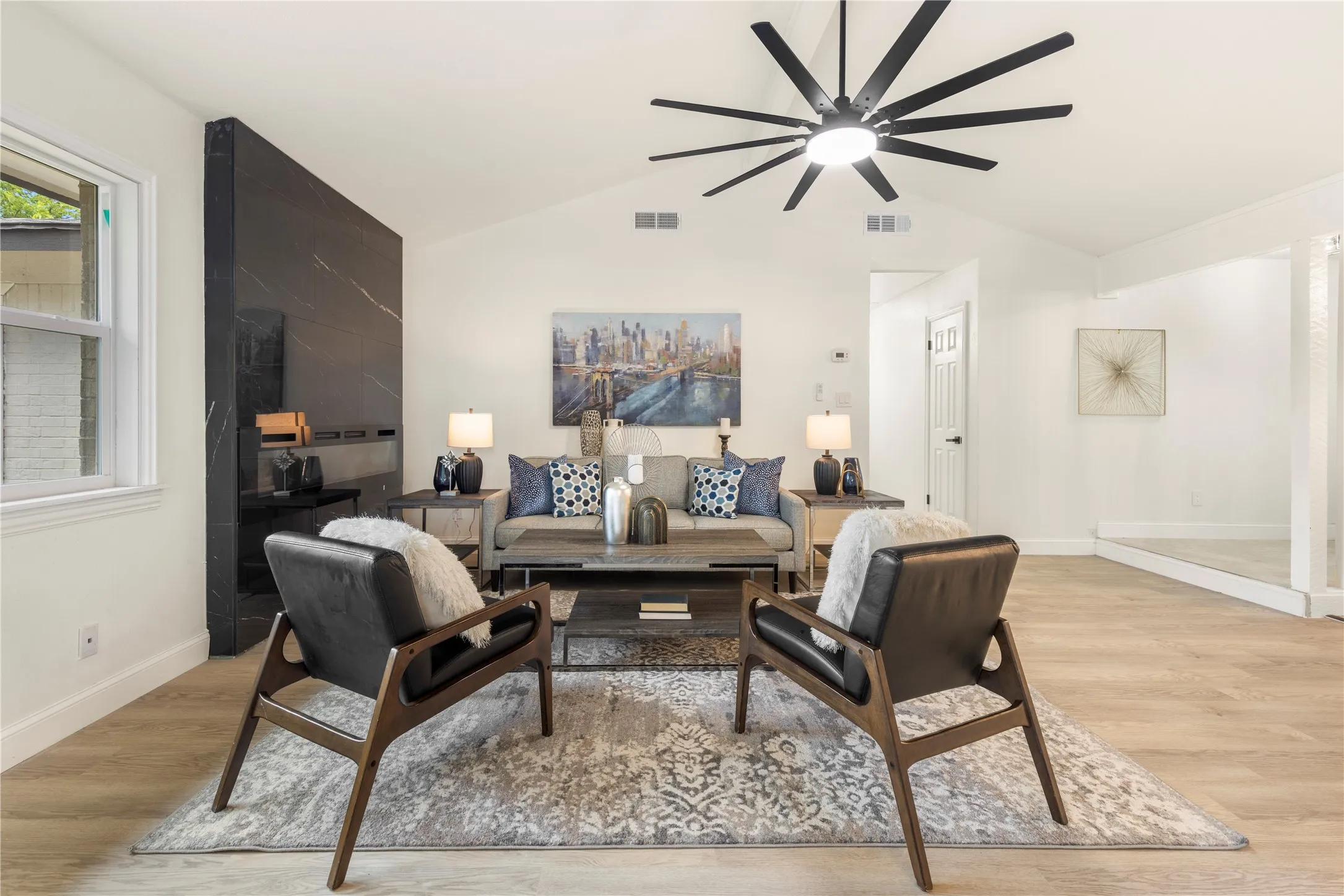 Single Family Residence For Rent in Denton County , 126 Sunnydale, Lewisville, Texas 75067, 4 Bedroom, 2 Bathroom, 2 Garage spaces, 2,007 Sqft, built in 1970, mls#21345670, Real Estate Agent in Lewisville, Homes For Rent in Denton county, Homes For Rent in Lewisville, Realtor in Lewisville Texas, Real Estate Brokerage Independent Realty Texas, Luminita Cordes Realtor