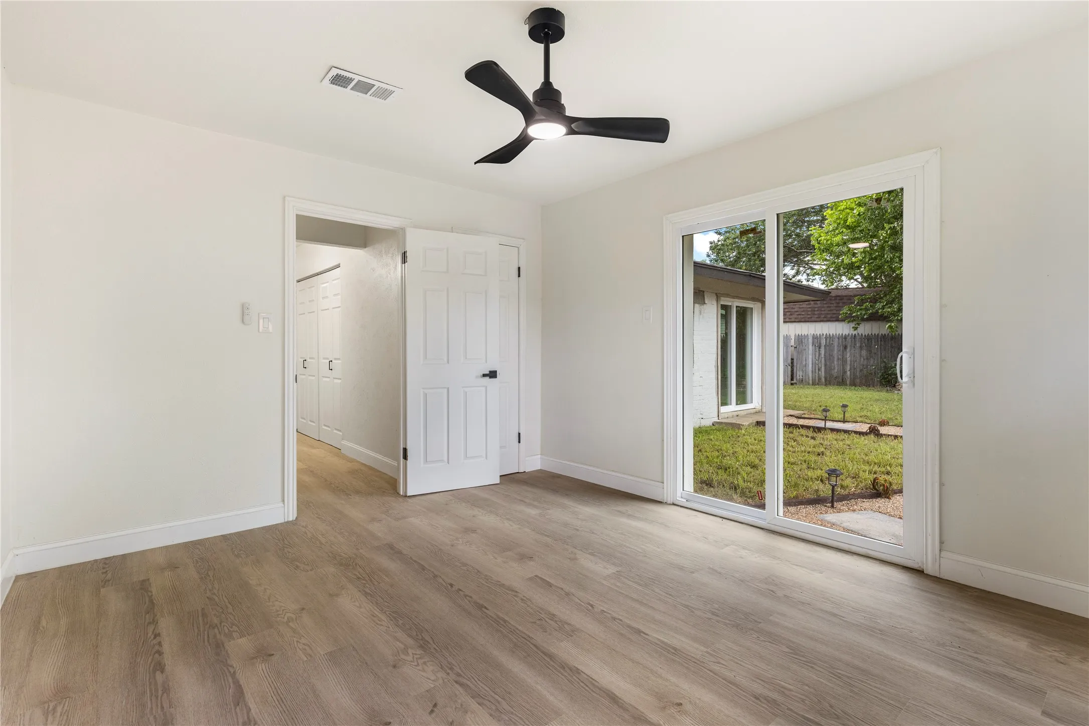 Single Family Residence For Rent in Denton County , 126 Sunnydale, Lewisville, Texas 75067, 4 Bedroom, 2 Bathroom, 2 Garage spaces, 2,007 Sqft, built in 1970, mls#21345670, Real Estate Agent in Lewisville, Homes For Rent in Denton county, Homes For Rent in Lewisville, Realtor in Lewisville Texas, Real Estate Brokerage Independent Realty Texas, Luminita Cordes Realtor