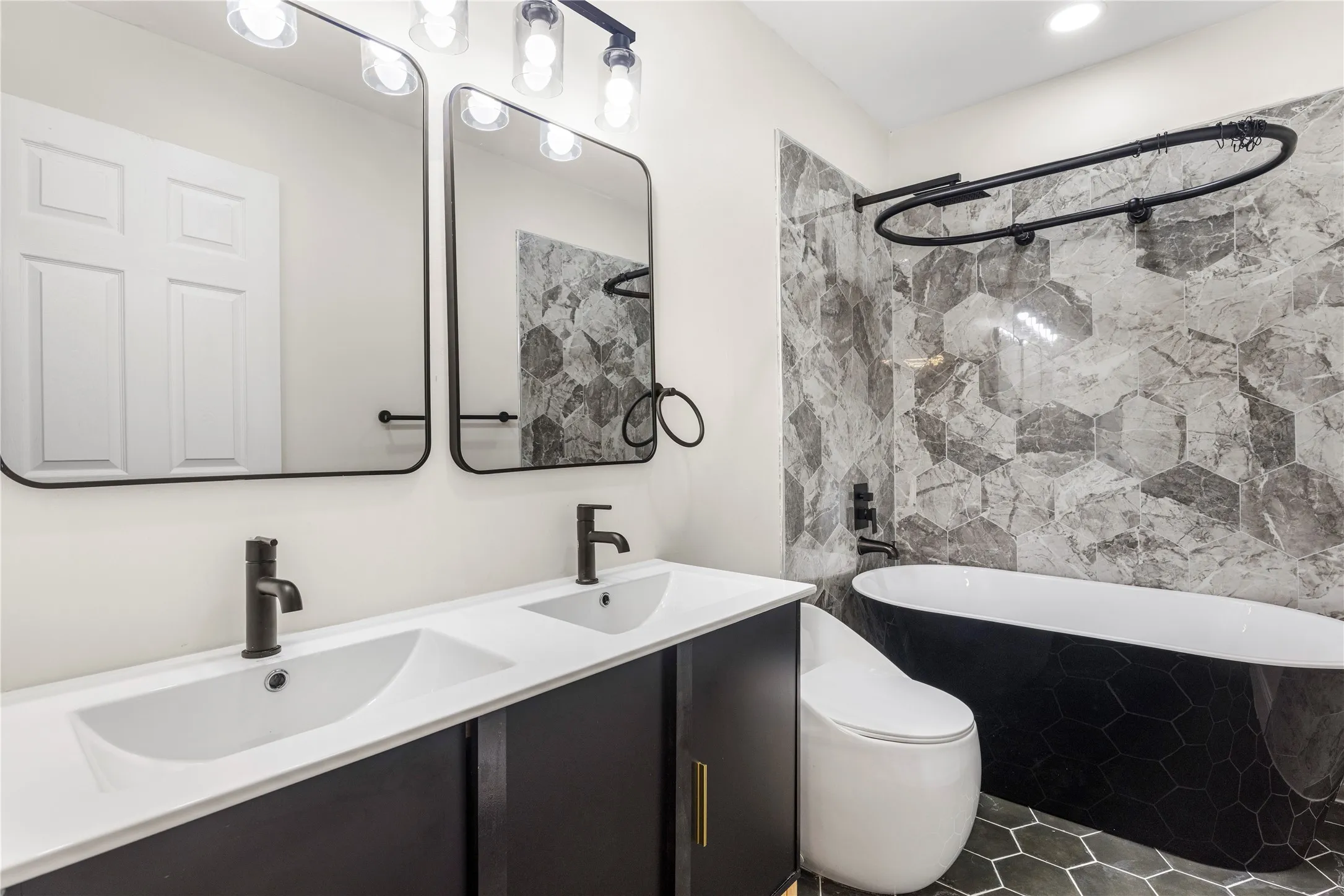 Single Family Residence For Rent in Denton County , 126 Sunnydale, Lewisville, Texas 75067, 4 Bedroom, 2 Bathroom, 2 Garage spaces, 2,007 Sqft, built in 1970, mls#21345670, Real Estate Agent in Lewisville, Homes For Rent in Denton county, Homes For Rent in Lewisville, Realtor in Lewisville Texas, Real Estate Brokerage Independent Realty Texas, Luminita Cordes Realtor