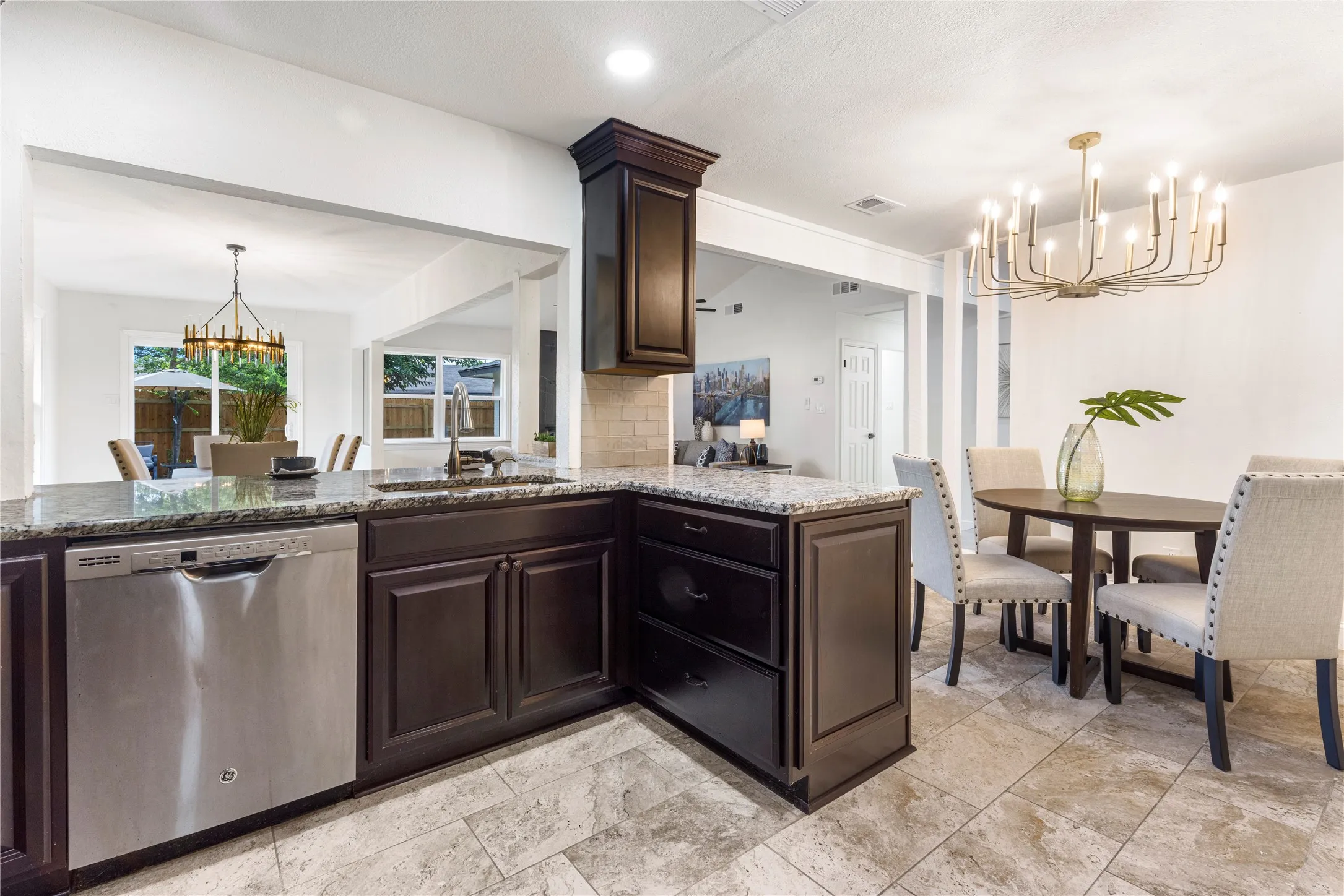 Single Family Residence For Rent in Denton County , 126 Sunnydale, Lewisville, Texas 75067, 4 Bedroom, 2 Bathroom, 2 Garage spaces, 2,007 Sqft, built in 1970, mls#21345670, Real Estate Agent in Lewisville, Homes For Rent in Denton county, Homes For Rent in Lewisville, Realtor in Lewisville Texas, Real Estate Brokerage Independent Realty Texas, Luminita Cordes Realtor