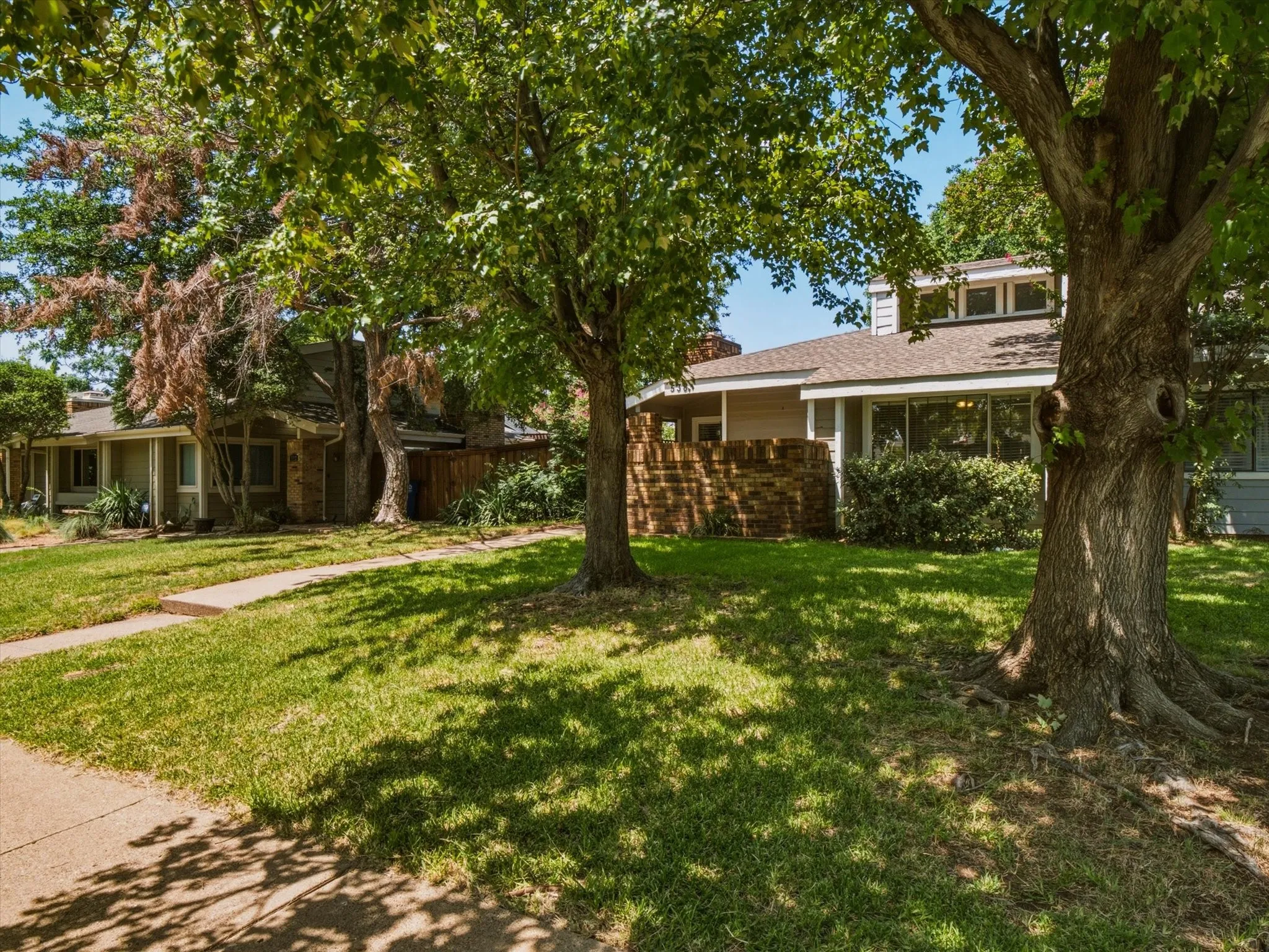 Single Family Residence For Sale in Denton County , 538 Harvest Hill Street, Lewisville, Texas 75067, 2 Bedroom, 1 Bathroom, Garage spaces, 1,143 Sqft, built in 1983, mls#21345714, Real Estate Agent in Lewisville, Homes For Sale in Denton county, Homes For Sale in Lewisville, Realtor in Lewisville Texas, Real Estate Brokerage Independent Realty Texas, Luminita Cordes Realtor