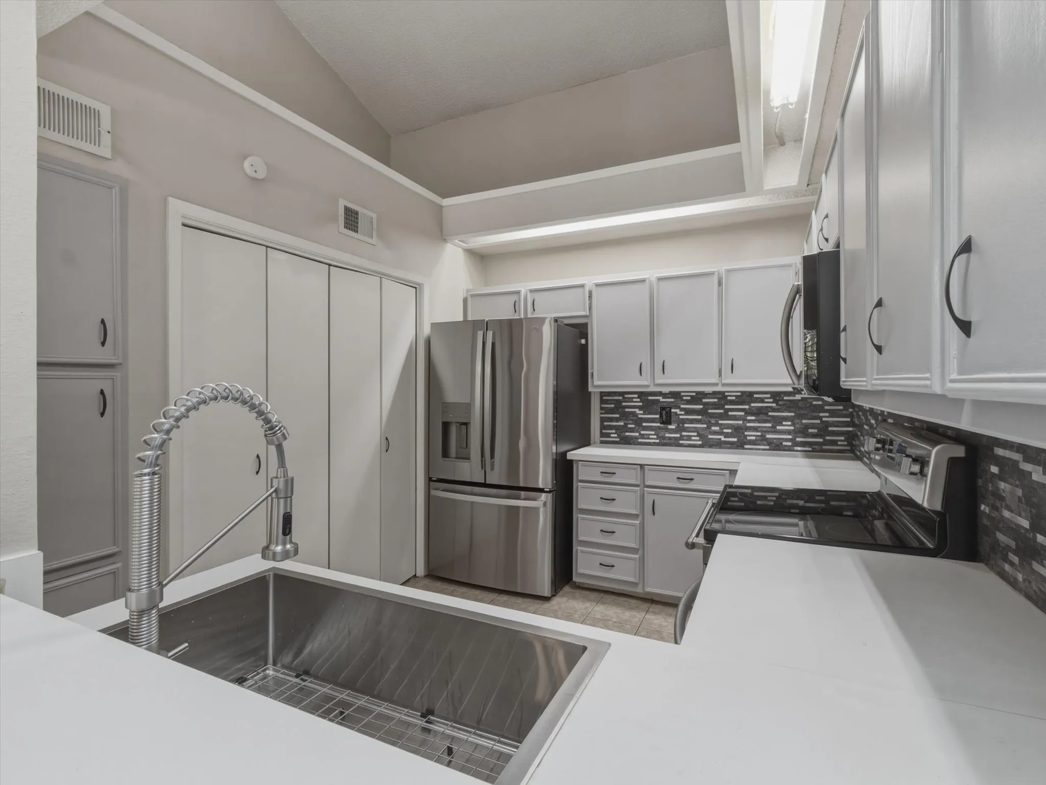 Single Family Residence For Sale in Denton County , 538 Harvest Hill Street, Lewisville, Texas 75067, 2 Bedroom, 1 Bathroom, Garage spaces, 1,143 Sqft, built in 1983, mls#21345714, Real Estate Agent in Lewisville, Homes For Sale in Denton county, Homes For Sale in Lewisville, Realtor in Lewisville Texas, Real Estate Brokerage Independent Realty Texas, Luminita Cordes Realtor