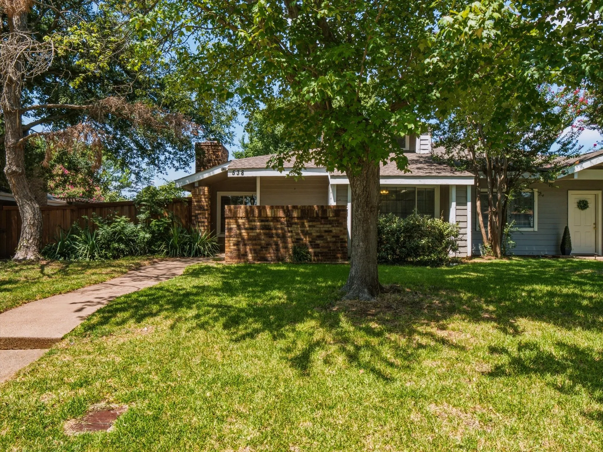 Single Family Residence For Sale in Denton County , 538 Harvest Hill Street, Lewisville, Texas 75067, 2 Bedroom, 1 Bathroom, Garage spaces, 1,143 Sqft, built in 1983, mls#21345714, Real Estate Agent in Lewisville, Homes For Sale in Denton county, Homes For Sale in Lewisville, Realtor in Lewisville Texas, Real Estate Brokerage Independent Realty Texas, Luminita Cordes Realtor