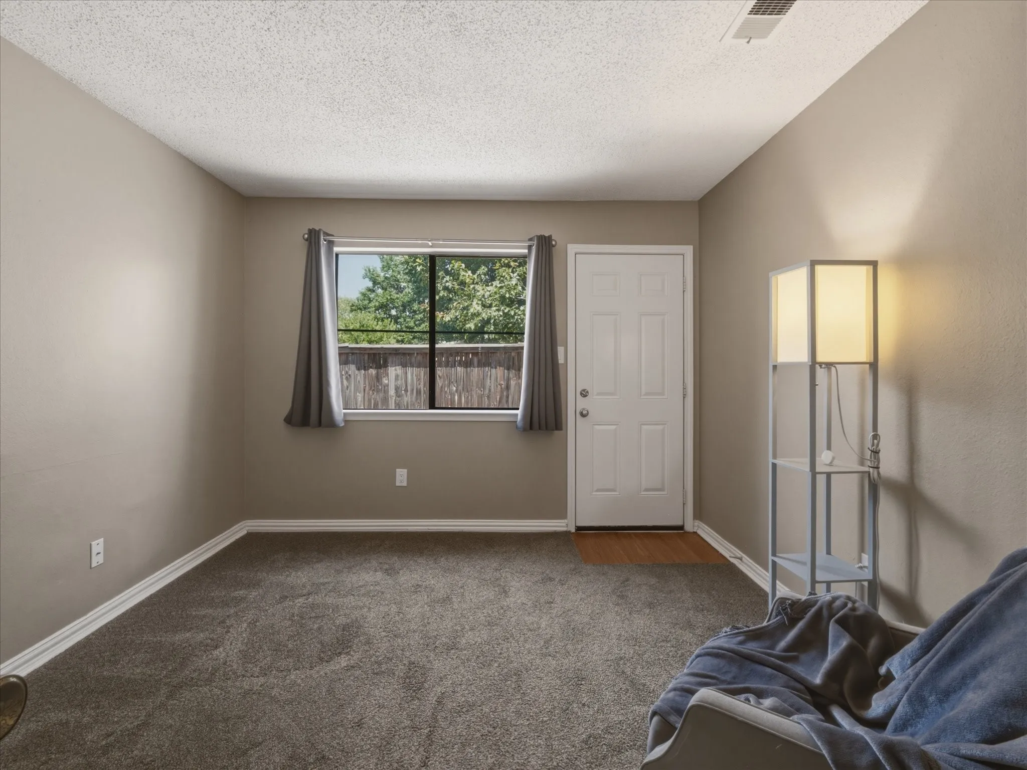 Single Family Residence For Sale in Denton County , 538 Harvest Hill Street, Lewisville, Texas 75067, 2 Bedroom, 1 Bathroom, Garage spaces, 1,143 Sqft, built in 1983, mls#21345714, Real Estate Agent in Lewisville, Homes For Sale in Denton county, Homes For Sale in Lewisville, Realtor in Lewisville Texas, Real Estate Brokerage Independent Realty Texas, Luminita Cordes Realtor