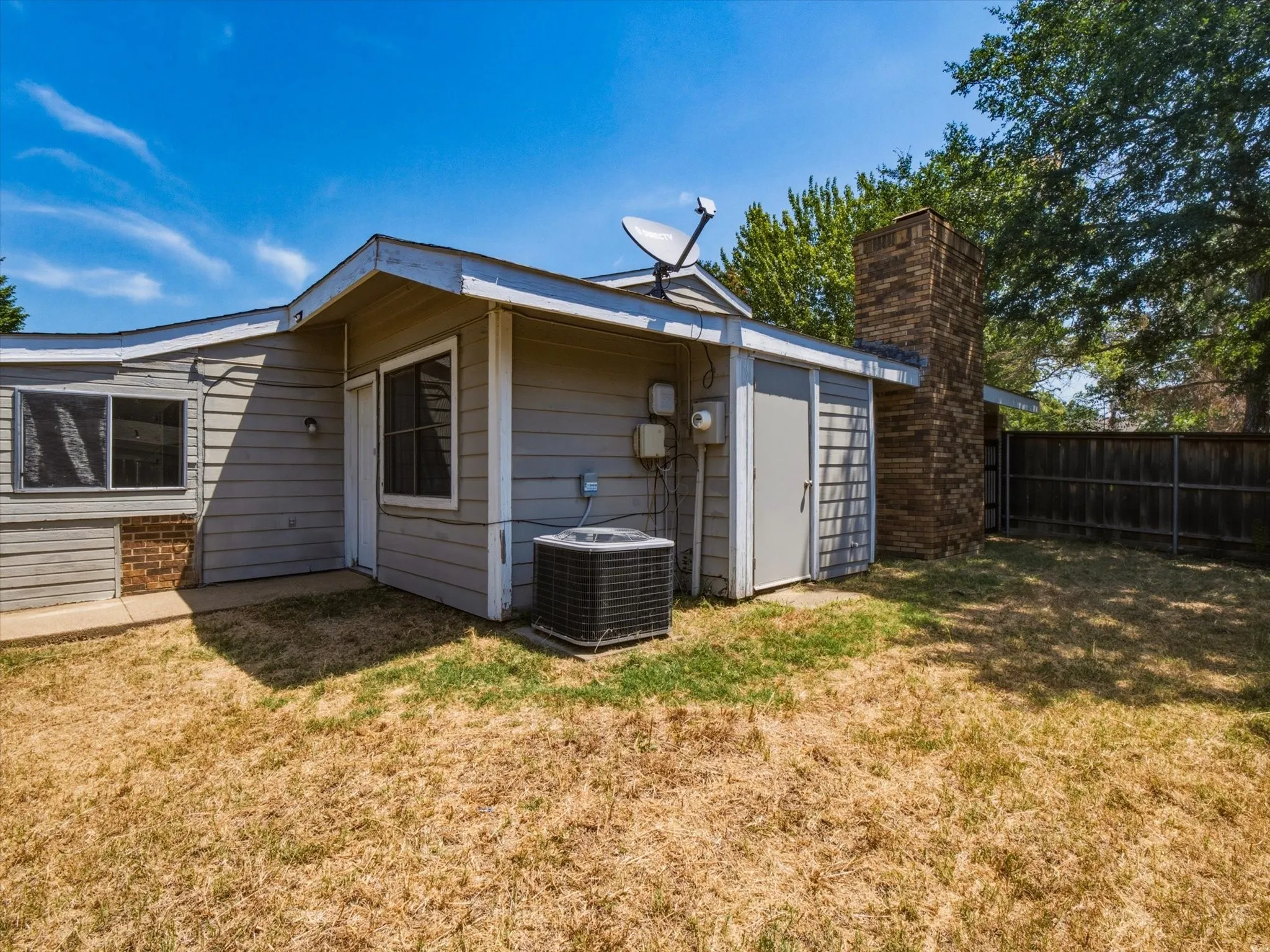 Single Family Residence For Sale in Denton County , 538 Harvest Hill Street, Lewisville, Texas 75067, 2 Bedroom, 1 Bathroom, Garage spaces, 1,143 Sqft, built in 1983, mls#21345714, Real Estate Agent in Lewisville, Homes For Sale in Denton county, Homes For Sale in Lewisville, Realtor in Lewisville Texas, Real Estate Brokerage Independent Realty Texas, Luminita Cordes Realtor