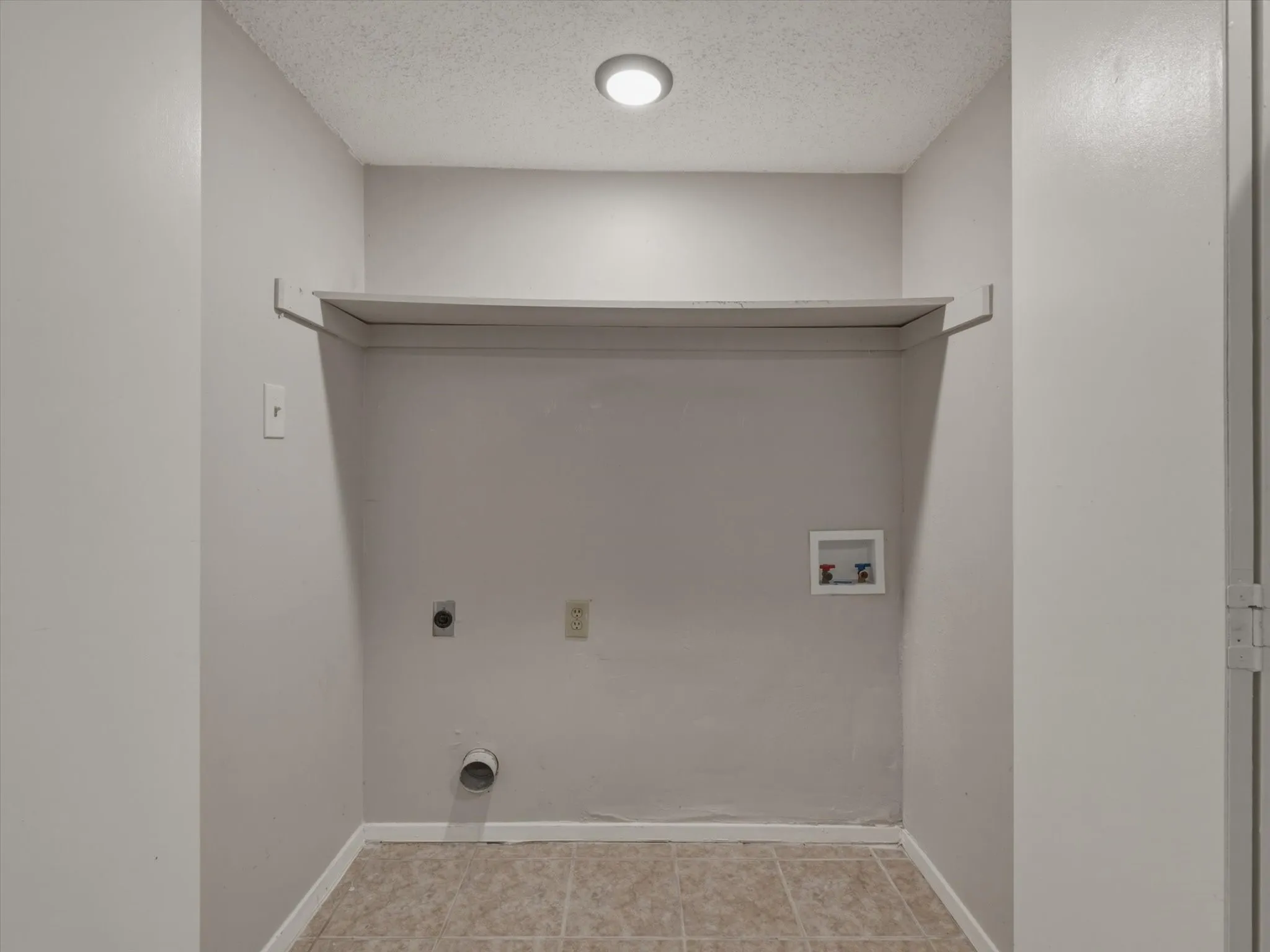 Single Family Residence For Sale in Denton County , 538 Harvest Hill Street, Lewisville, Texas 75067, 2 Bedroom, 1 Bathroom, Garage spaces, 1,143 Sqft, built in 1983, mls#21345714, Real Estate Agent in Lewisville, Homes For Sale in Denton county, Homes For Sale in Lewisville, Realtor in Lewisville Texas, Real Estate Brokerage Independent Realty Texas, Luminita Cordes Realtor
