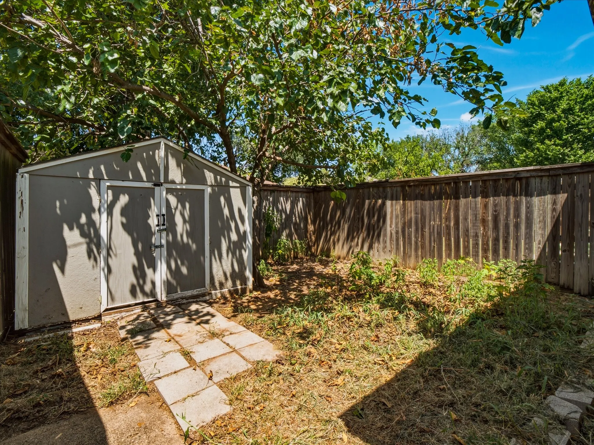 Single Family Residence For Sale in Denton County , 538 Harvest Hill Street, Lewisville, Texas 75067, 2 Bedroom, 1 Bathroom, Garage spaces, 1,143 Sqft, built in 1983, mls#21345714, Real Estate Agent in Lewisville, Homes For Sale in Denton county, Homes For Sale in Lewisville, Realtor in Lewisville Texas, Real Estate Brokerage Independent Realty Texas, Luminita Cordes Realtor