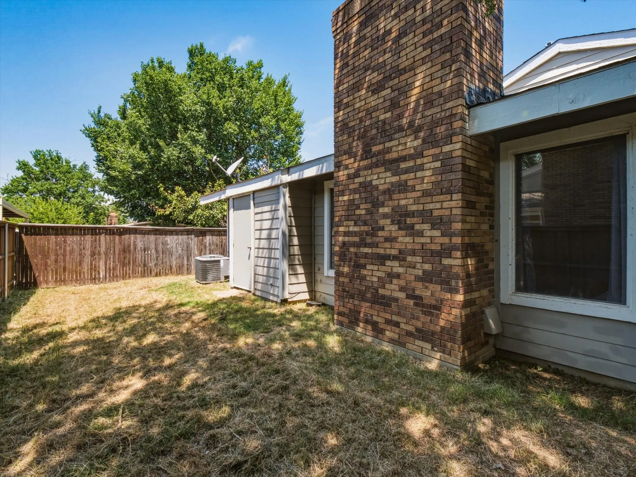 Single Family Residence For Sale in Denton County , 538 Harvest Hill Street, Lewisville, Texas 75067, 2 Bedroom, 1 Bathroom, Garage spaces, 1,143 Sqft, built in 1983, mls#21345714, Real Estate Agent in Lewisville, Homes For Sale in Denton county, Homes For Sale in Lewisville, Realtor in Lewisville Texas, Real Estate Brokerage Independent Realty Texas, Luminita Cordes Realtor