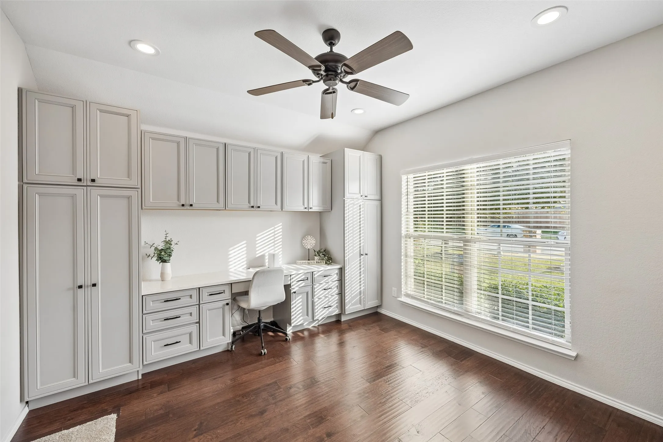 Single Family Residence For Sale in Denton County , 2784 Morning Song Drive, Little Elm, Texas 75068, 4 Bedroom, 2 Bathroom, 2 Garage spaces, 1,888 Sqft, built in 2013, mls#21345404, Real Estate Agent in Little Elm, Homes For Sale in Denton county, Homes For Sale in Little Elm, Realtor in Little Elm Texas, Real Estate Brokerage Independent Realty Texas, Luminita Cordes Realtor