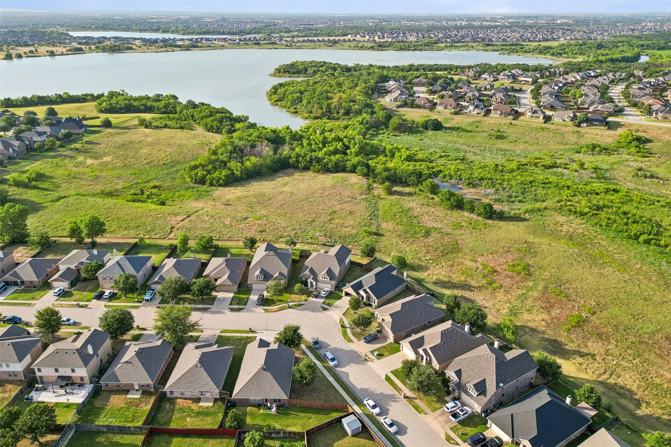 Single Family Residence For Sale in Denton County , 2784 Morning Song Drive, Little Elm, Texas 75068, 4 Bedroom, 2 Bathroom, 2 Garage spaces, 1,888 Sqft, built in 2013, mls#21345404, Real Estate Agent in Little Elm, Homes For Sale in Denton county, Homes For Sale in Little Elm, Realtor in Little Elm Texas, Real Estate Brokerage Independent Realty Texas, Luminita Cordes Realtor