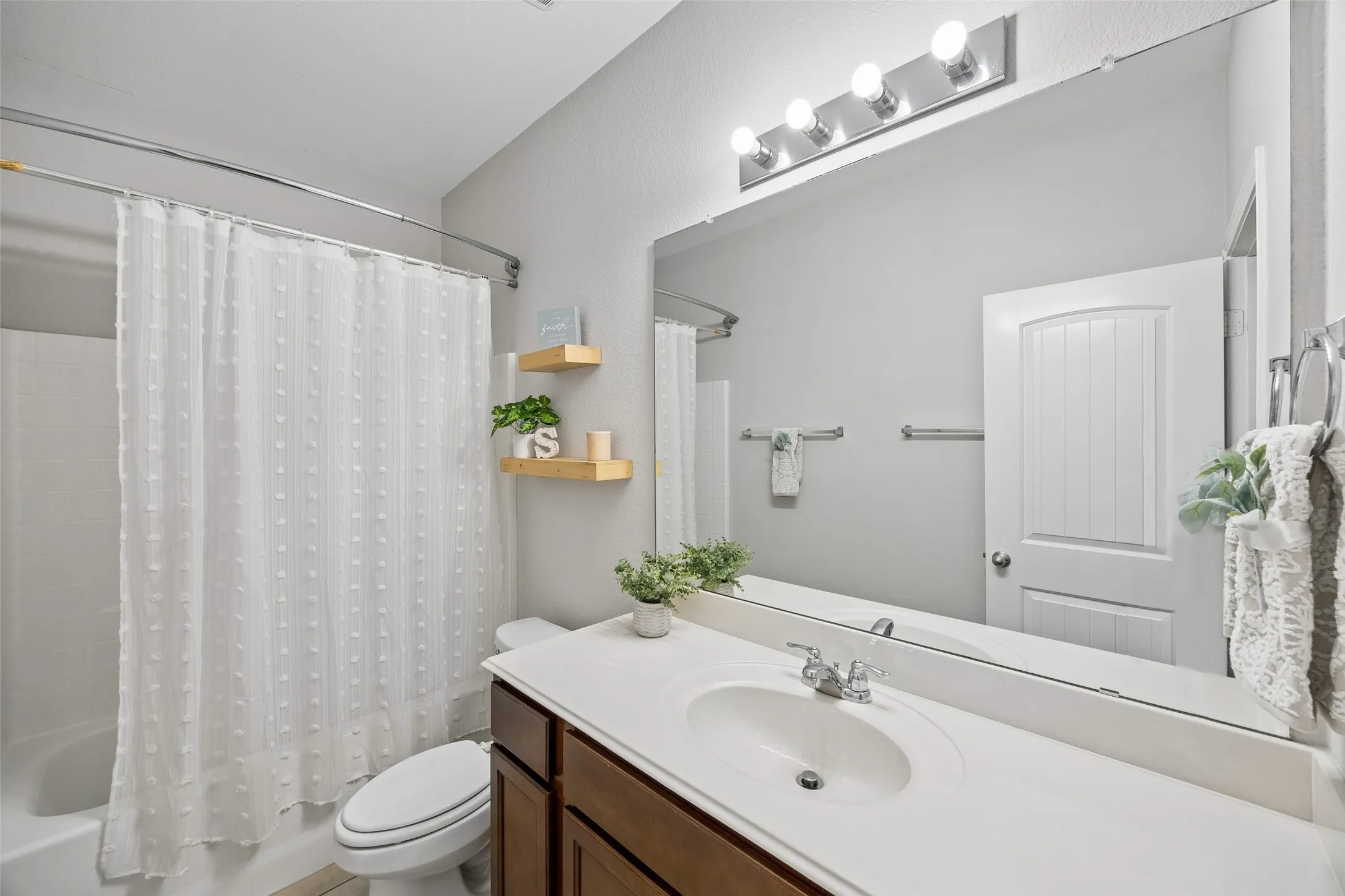 Single Family Residence For Sale in Denton County , 2784 Morning Song Drive, Little Elm, Texas 75068, 4 Bedroom, 2 Bathroom, 2 Garage spaces, 1,888 Sqft, built in 2013, mls#21345404, Real Estate Agent in Little Elm, Homes For Sale in Denton county, Homes For Sale in Little Elm, Realtor in Little Elm Texas, Real Estate Brokerage Independent Realty Texas, Luminita Cordes Realtor