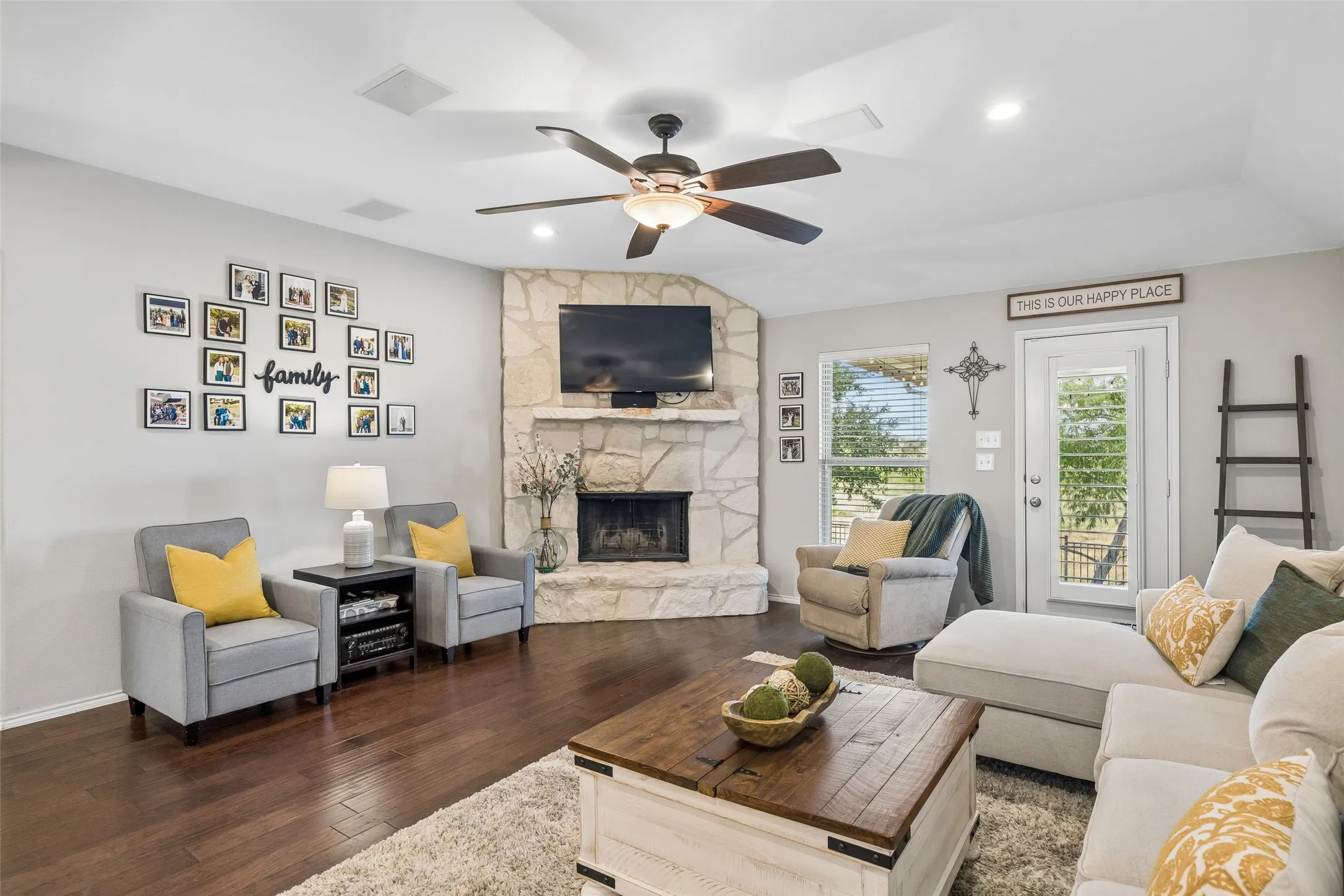 Single Family Residence For Sale in Denton County , 2784 Morning Song Drive, Little Elm, Texas 75068, 4 Bedroom, 2 Bathroom, 2 Garage spaces, 1,888 Sqft, built in 2013, mls#21345404, Real Estate Agent in Little Elm, Homes For Sale in Denton county, Homes For Sale in Little Elm, Realtor in Little Elm Texas, Real Estate Brokerage Independent Realty Texas, Luminita Cordes Realtor