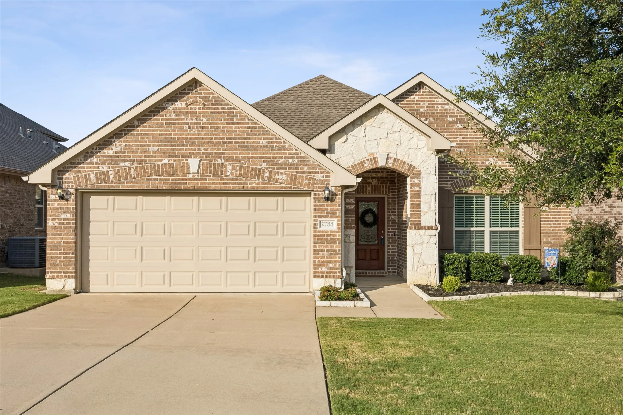 Single Family Residence For Sale in Denton County , 2784 Morning Song Drive, Little Elm, Texas 75068, 4 Bedroom, 2 Bathroom, 2 Garage spaces, 1,888 Sqft, built in 2013, mls#21345404, Real Estate Agent in Little Elm, Homes For Sale in Denton county, Homes For Sale in Little Elm, Realtor in Little Elm Texas, Real Estate Brokerage Independent Realty Texas, Luminita Cordes Realtor