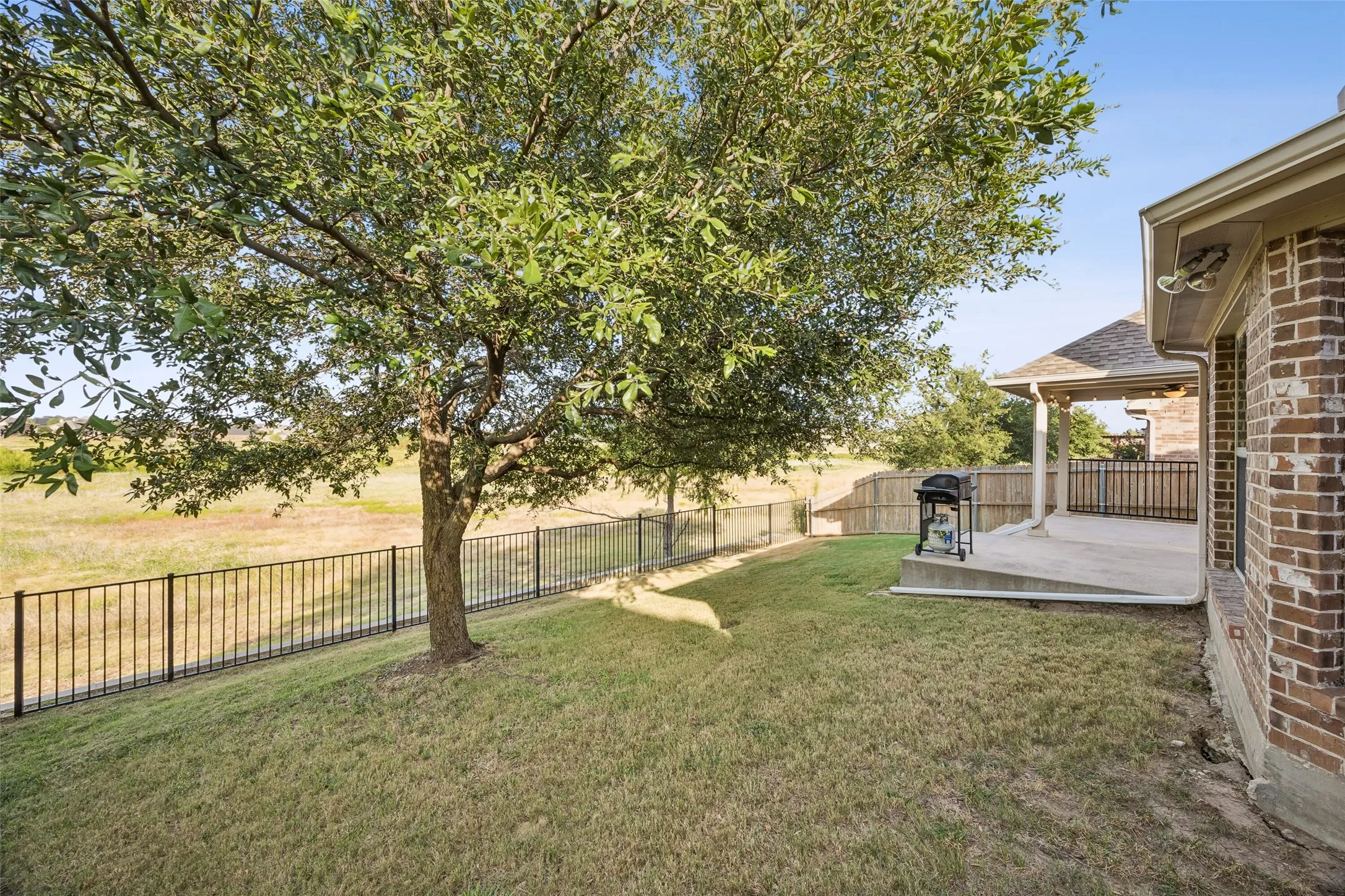 Single Family Residence For Sale in Denton County , 2784 Morning Song Drive, Little Elm, Texas 75068, 4 Bedroom, 2 Bathroom, 2 Garage spaces, 1,888 Sqft, built in 2013, mls#21345404, Real Estate Agent in Little Elm, Homes For Sale in Denton county, Homes For Sale in Little Elm, Realtor in Little Elm Texas, Real Estate Brokerage Independent Realty Texas, Luminita Cordes Realtor