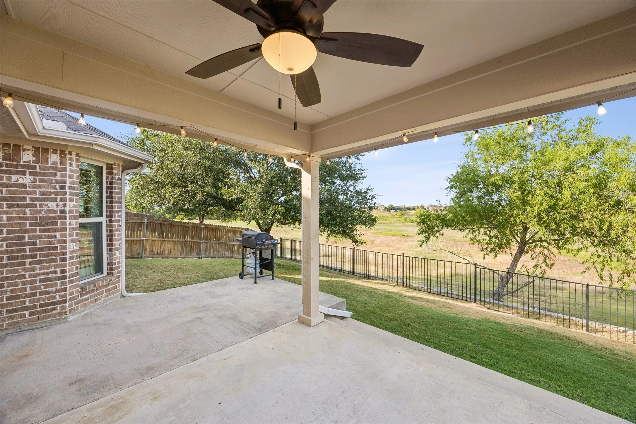 Single Family Residence For Sale in Denton County , 2784 Morning Song Drive, Little Elm, Texas 75068, 4 Bedroom, 2 Bathroom, 2 Garage spaces, 1,888 Sqft, built in 2013, mls#21345404, Real Estate Agent in Little Elm, Homes For Sale in Denton county, Homes For Sale in Little Elm, Realtor in Little Elm Texas, Real Estate Brokerage Independent Realty Texas, Luminita Cordes Realtor