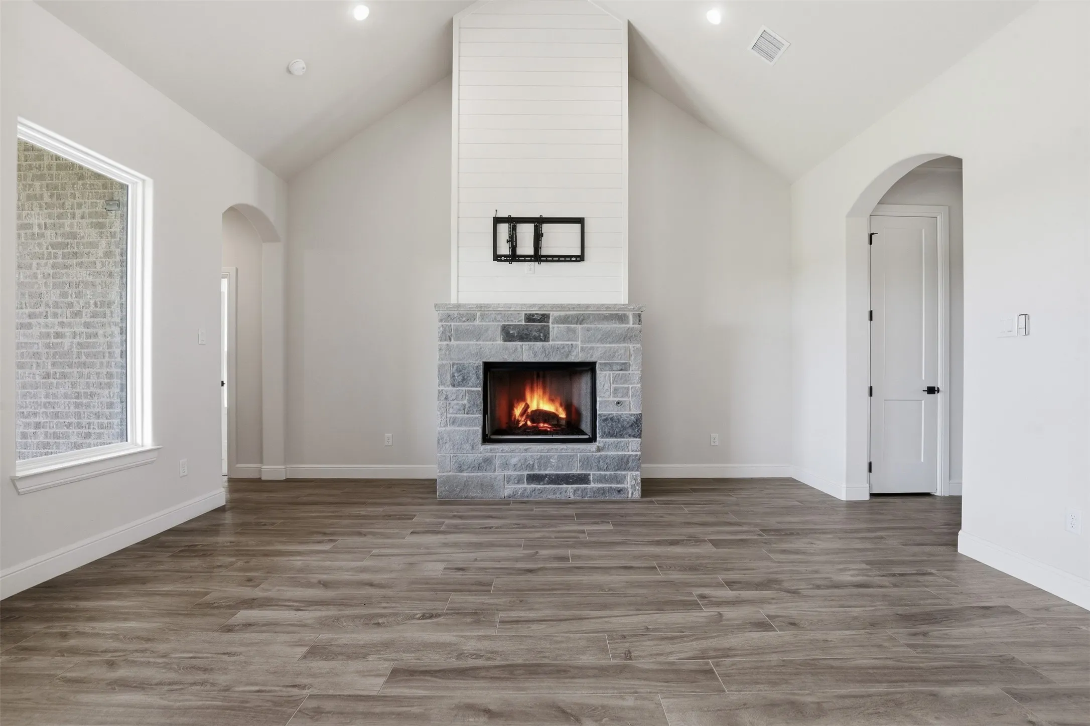 Single Family Residence For Sale in Somervell County , 117 Eagle Court, Glen Rose, Texas 76077, 4 Bedrooms, 2 Bathrooms, 3 Garage spaces, 2,060 Sqft, built in 2024, Price $559,000, mls#21345374, Real Estate Agent in Glen Rose, Homes For Sale in Somervell county, Homes For Sale in Glen Rose, Realtor in Glen Rose Texas, Real Estate Brokerage Independent Realty Texas, Luminita Cordes Realtor