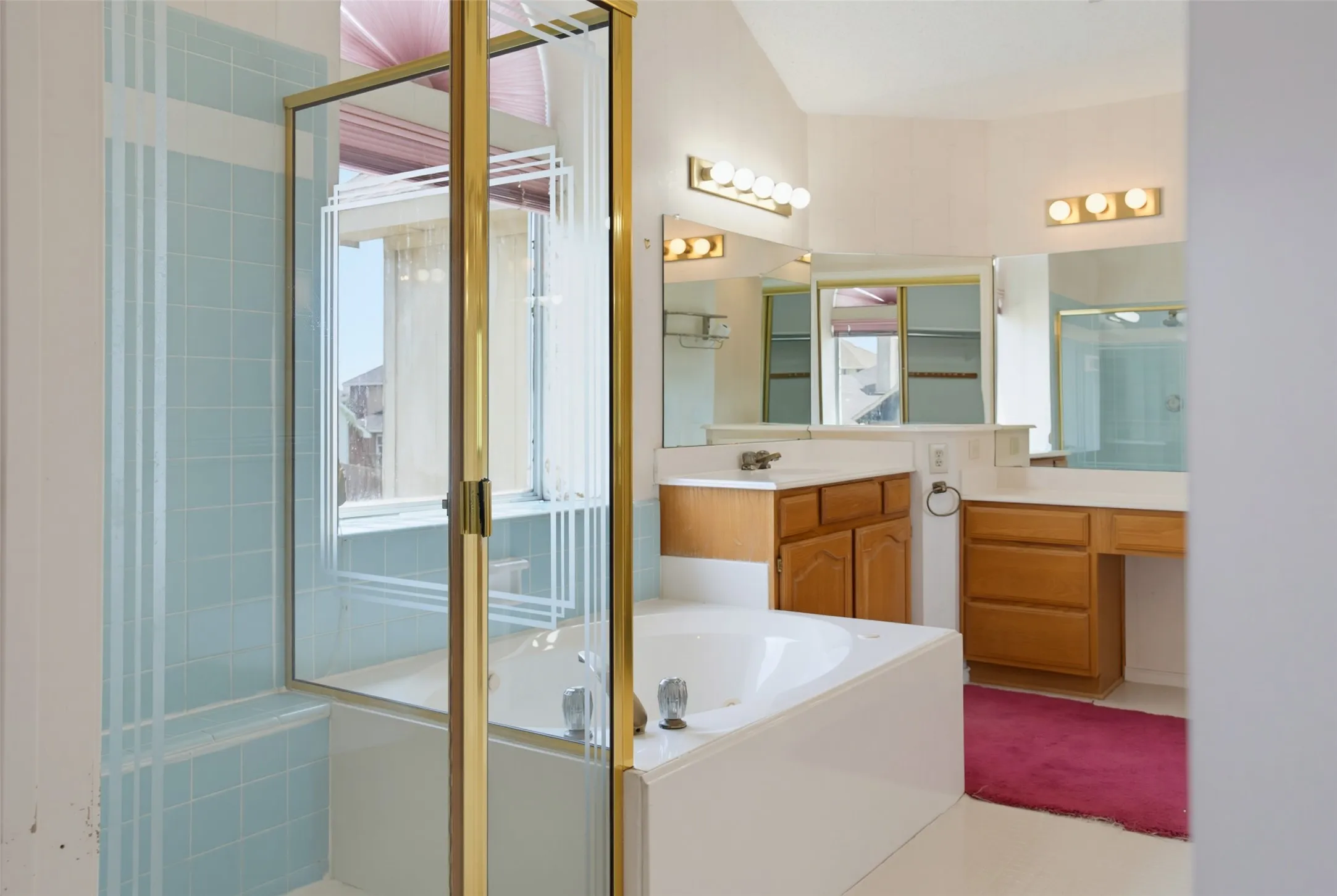 Larrge Primary Bath & separate vanities - A relationship saver!