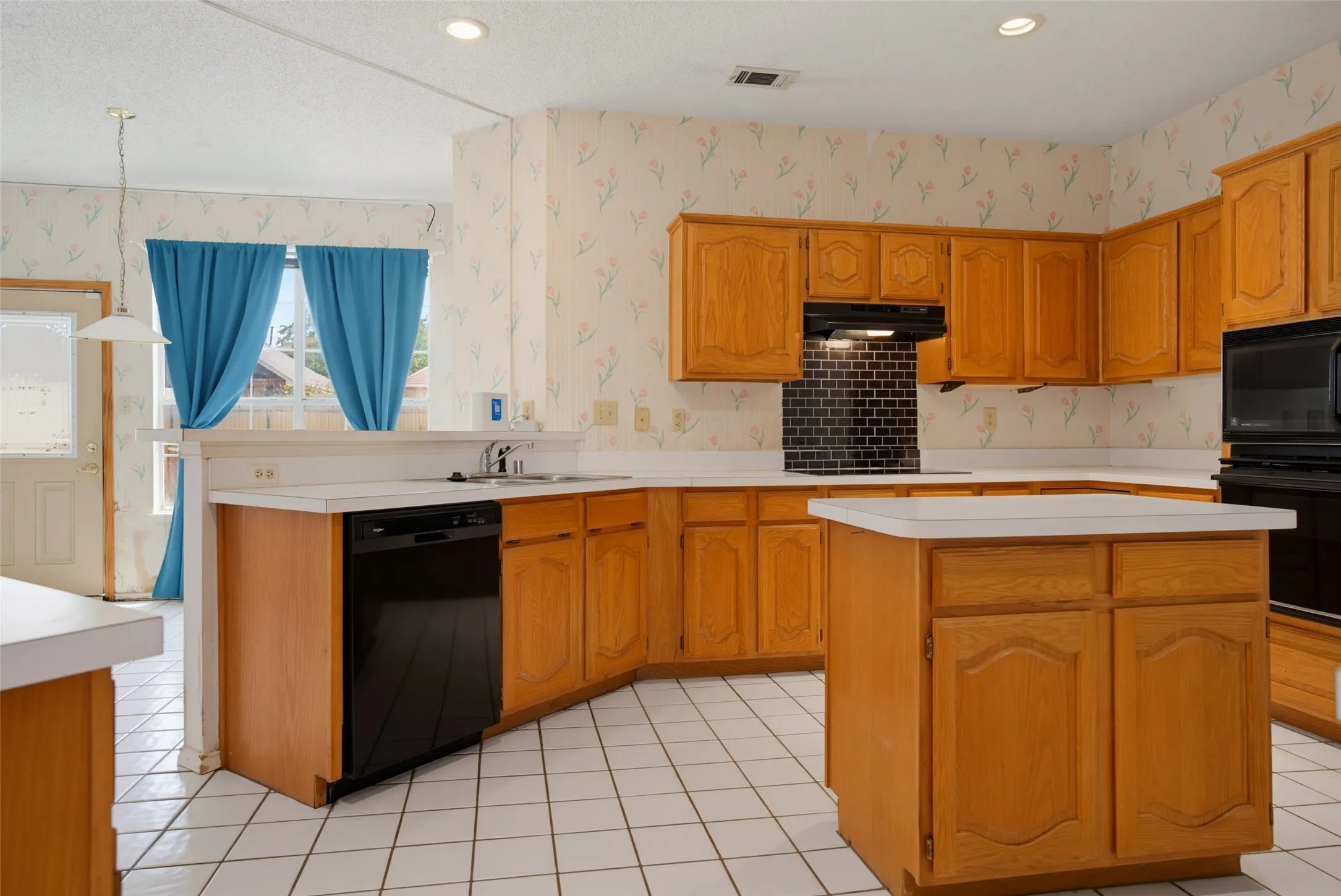 Plenty of cabinets & counter space for kithhen creations.
