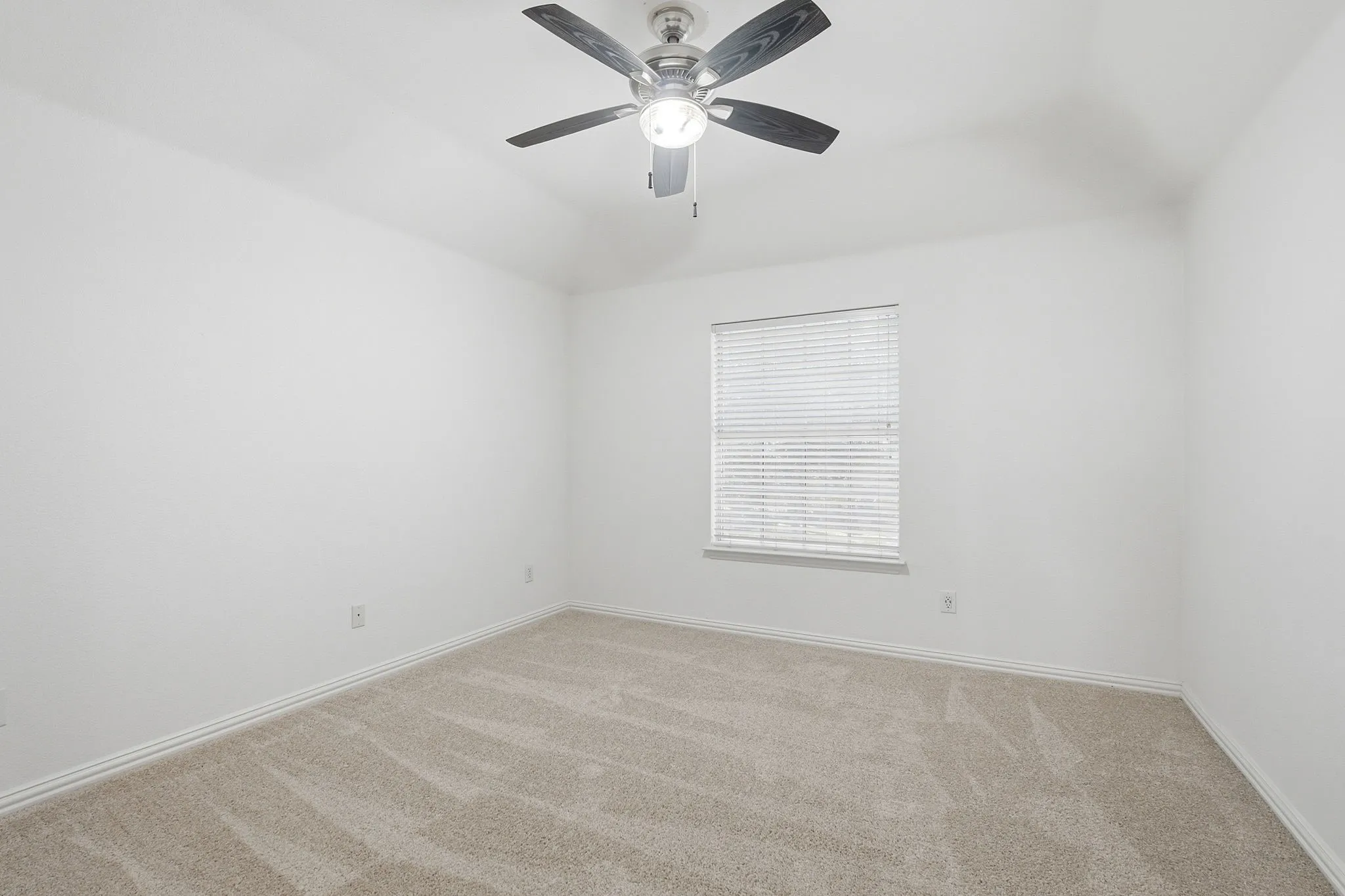 Single Family Residence For Sale in Collin County , 205 Creekside Drive, Murphy, Texas 75094, 5 Bedroom, 5 Bathroom, 3 Garage spaces, 4,327 Sqft, built in 2002, mls#21345273, Real Estate Agent in Murphy, Homes For Sale in Collin county, Homes For Sale in Murphy, Realtor in Murphy Texas, Real Estate Brokerage Independent Realty Texas, Luminita Cordes Realtor