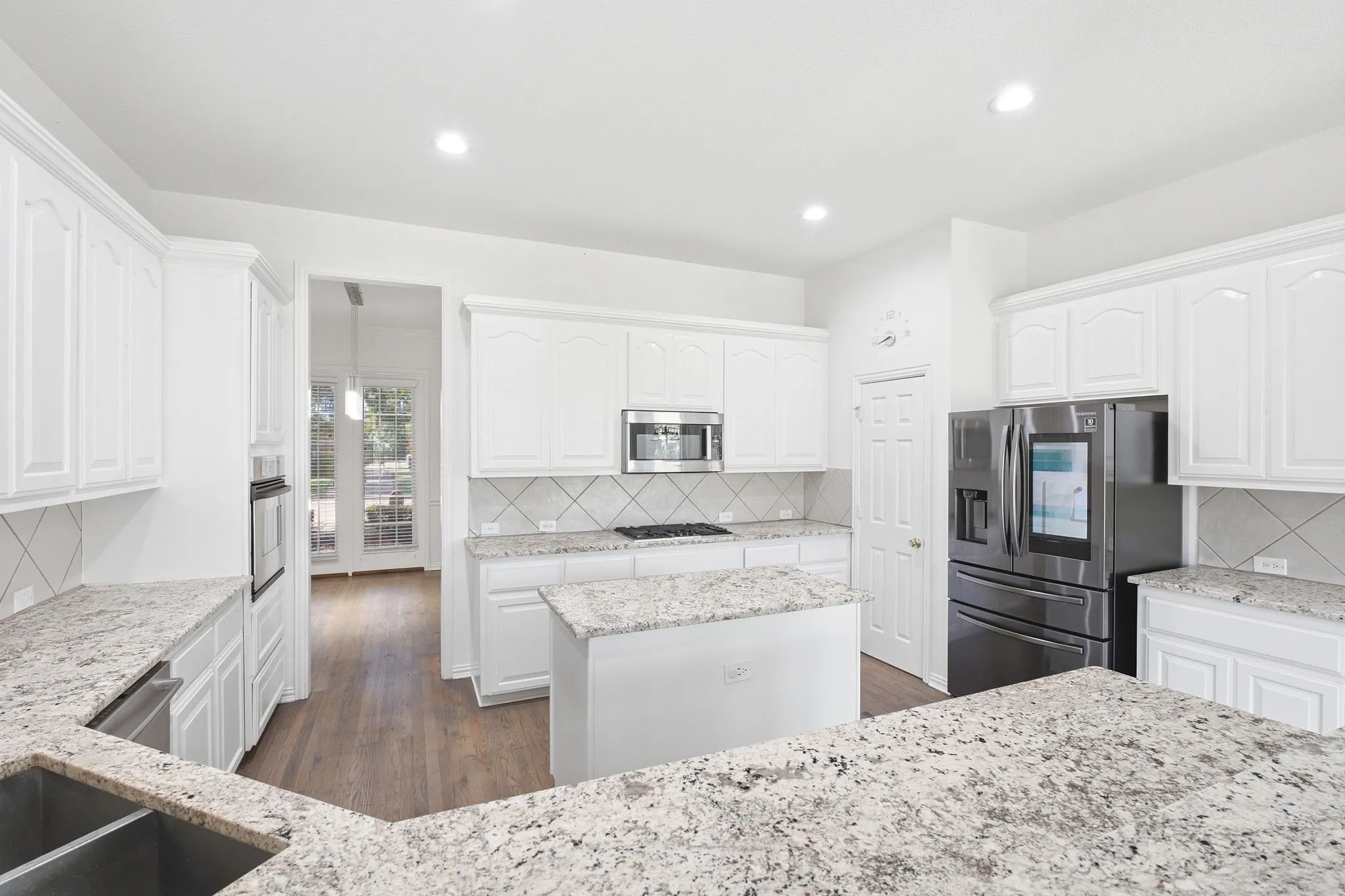 Single Family Residence For Sale in Collin County , 205 Creekside Drive, Murphy, Texas 75094, 5 Bedroom, 5 Bathroom, 3 Garage spaces, 4,327 Sqft, built in 2002, mls#21345273, Real Estate Agent in Murphy, Homes For Sale in Collin county, Homes For Sale in Murphy, Realtor in Murphy Texas, Real Estate Brokerage Independent Realty Texas, Luminita Cordes Realtor