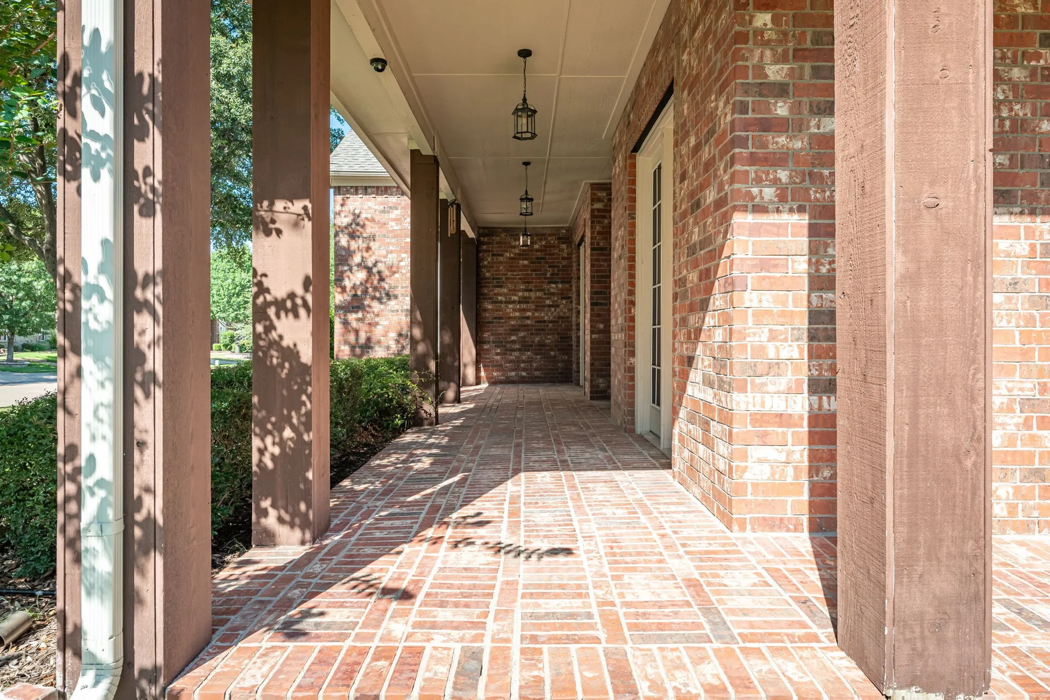 Single Family Residence For Sale in Collin County , 205 Creekside Drive, Murphy, Texas 75094, 5 Bedroom, 5 Bathroom, 3 Garage spaces, 4,327 Sqft, built in 2002, mls#21345273, Real Estate Agent in Murphy, Homes For Sale in Collin county, Homes For Sale in Murphy, Realtor in Murphy Texas, Real Estate Brokerage Independent Realty Texas, Luminita Cordes Realtor