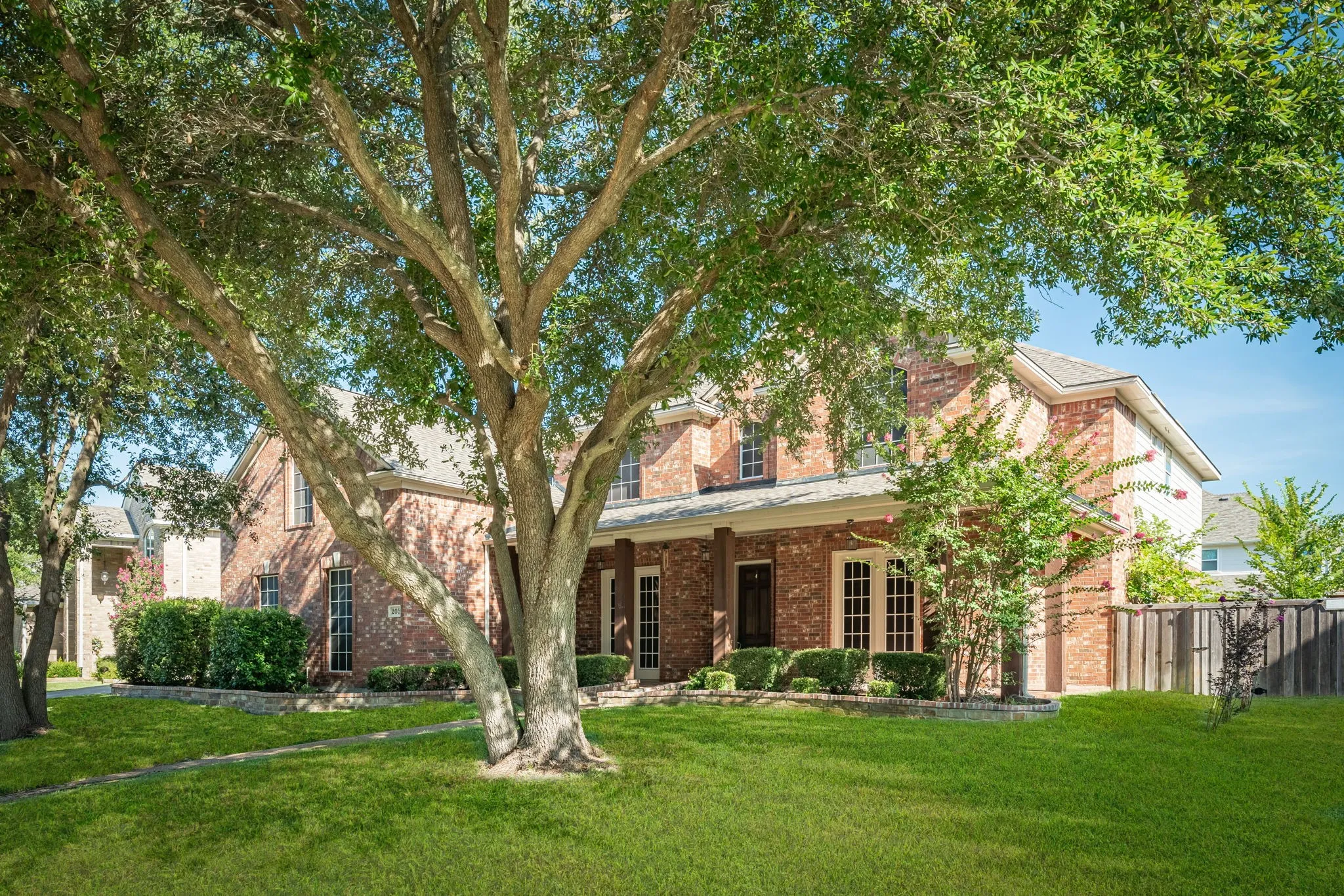 Single Family Residence For Sale in Collin County , 205 Creekside Drive, Murphy, Texas 75094, 5 Bedroom, 5 Bathroom, 3 Garage spaces, 4,327 Sqft, built in 2002, mls#21345273, Real Estate Agent in Murphy, Homes For Sale in Collin county, Homes For Sale in Murphy, Realtor in Murphy Texas, Real Estate Brokerage Independent Realty Texas, Luminita Cordes Realtor