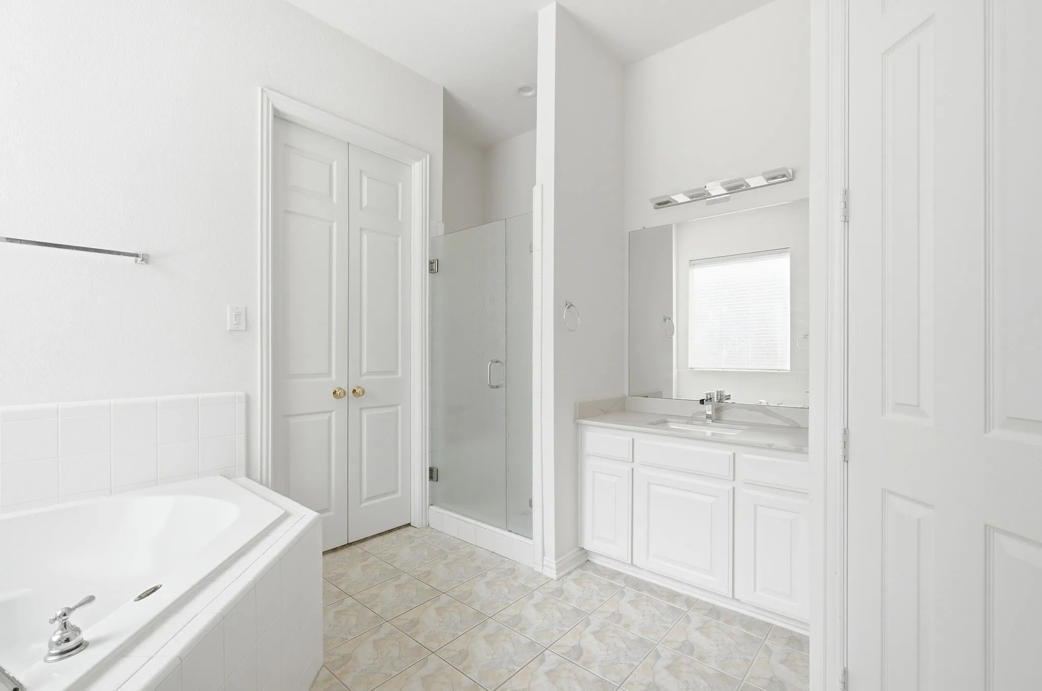 Single Family Residence For Sale in Collin County , 205 Creekside Drive, Murphy, Texas 75094, 5 Bedroom, 5 Bathroom, 3 Garage spaces, 4,327 Sqft, built in 2002, mls#21345273, Real Estate Agent in Murphy, Homes For Sale in Collin county, Homes For Sale in Murphy, Realtor in Murphy Texas, Real Estate Brokerage Independent Realty Texas, Luminita Cordes Realtor