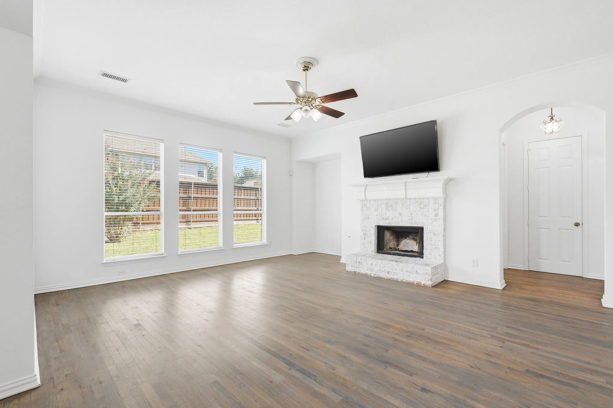 Single Family Residence For Sale in Collin County , 205 Creekside Drive, Murphy, Texas 75094, 5 Bedroom, 5 Bathroom, 3 Garage spaces, 4,327 Sqft, built in 2002, mls#21345273, Real Estate Agent in Murphy, Homes For Sale in Collin county, Homes For Sale in Murphy, Realtor in Murphy Texas, Real Estate Brokerage Independent Realty Texas, Luminita Cordes Realtor