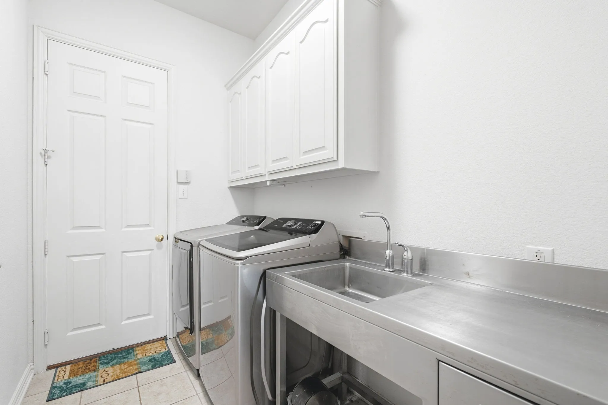 Single Family Residence For Sale in Collin County , 205 Creekside Drive, Murphy, Texas 75094, 5 Bedroom, 5 Bathroom, 3 Garage spaces, 4,327 Sqft, built in 2002, mls#21345273, Real Estate Agent in Murphy, Homes For Sale in Collin county, Homes For Sale in Murphy, Realtor in Murphy Texas, Real Estate Brokerage Independent Realty Texas, Luminita Cordes Realtor