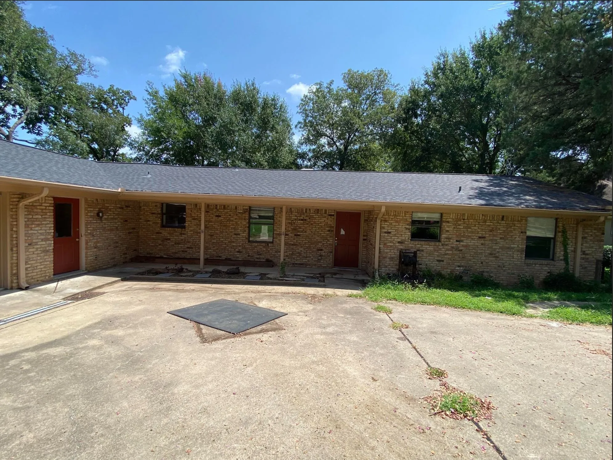 Single Family Residence For Sale in Henderson County , 186 1st Oak Drive, Enchanted Oaks, Texas 75156, 4 Bedroom, 3 Bathroom, 2 Garage spaces, 2,422 Sqft, built in 1979, mls#21341075, Real Estate Agent in Enchanted Oaks, Homes For Sale in Henderson county, Homes For Sale in Enchanted Oaks, Realtor in Enchanted Oaks Texas, Real Estate Brokerage Independent Realty Texas, Luminita Cordes Realtor