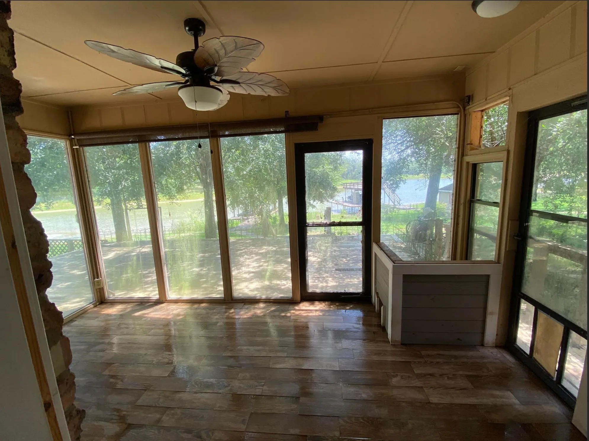 Single Family Residence For Sale in Henderson County , 186 1st Oak Drive, Enchanted Oaks, Texas 75156, 4 Bedroom, 3 Bathroom, 2 Garage spaces, 2,422 Sqft, built in 1979, mls#21341075, Real Estate Agent in Enchanted Oaks, Homes For Sale in Henderson county, Homes For Sale in Enchanted Oaks, Realtor in Enchanted Oaks Texas, Real Estate Brokerage Independent Realty Texas, Luminita Cordes Realtor