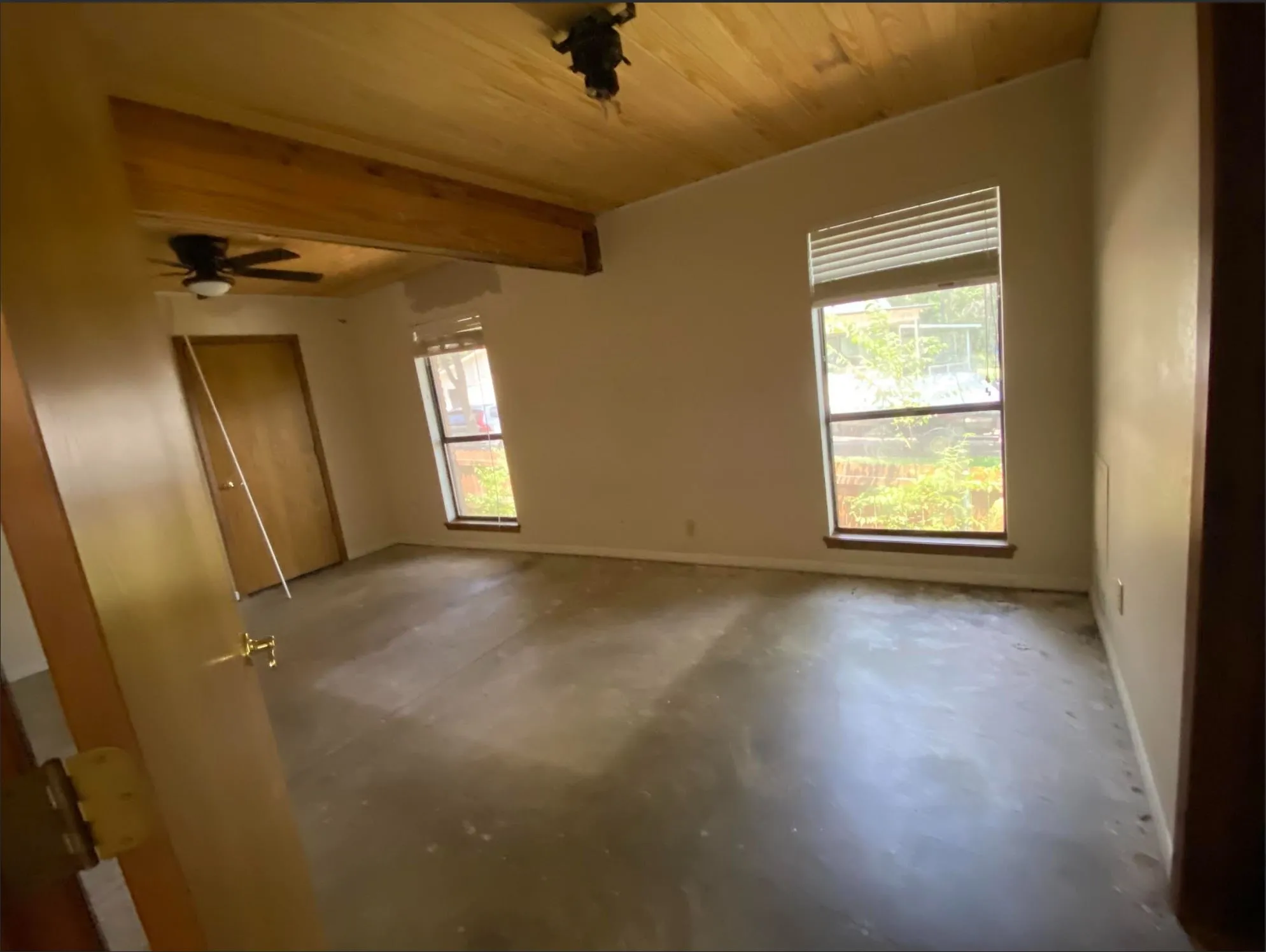 Single Family Residence For Sale in Henderson County , 186 1st Oak Drive, Enchanted Oaks, Texas 75156, 4 Bedroom, 3 Bathroom, 2 Garage spaces, 2,422 Sqft, built in 1979, mls#21341075, Real Estate Agent in Enchanted Oaks, Homes For Sale in Henderson county, Homes For Sale in Enchanted Oaks, Realtor in Enchanted Oaks Texas, Real Estate Brokerage Independent Realty Texas, Luminita Cordes Realtor