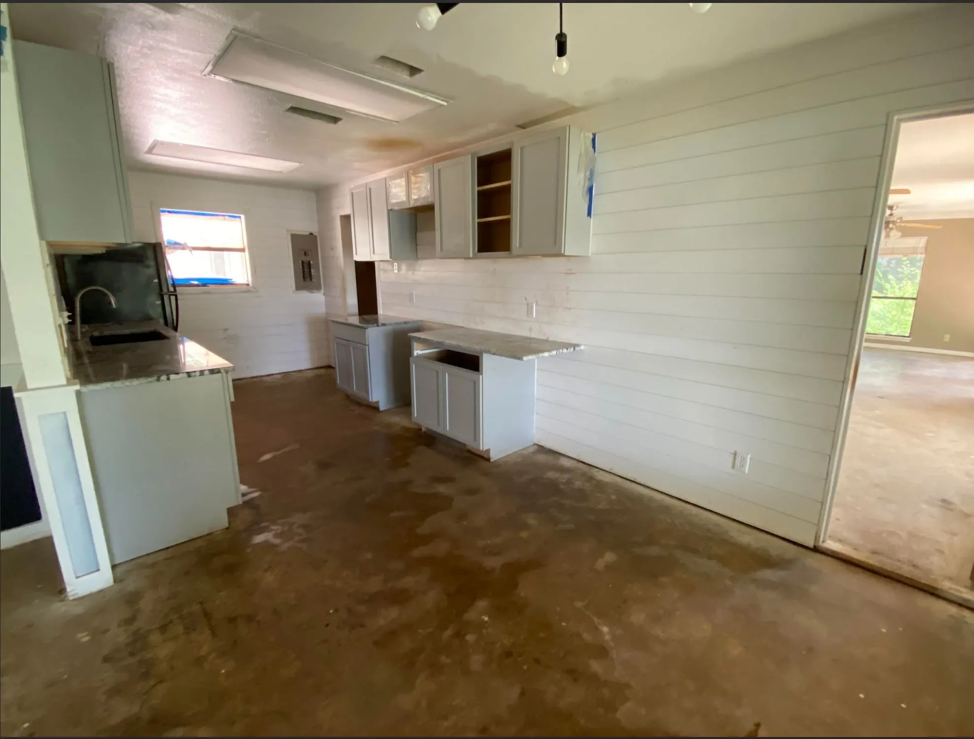 Single Family Residence For Sale in Henderson County , 186 1st Oak Drive, Enchanted Oaks, Texas 75156, 4 Bedroom, 3 Bathroom, 2 Garage spaces, 2,422 Sqft, built in 1979, mls#21341075, Real Estate Agent in Enchanted Oaks, Homes For Sale in Henderson county, Homes For Sale in Enchanted Oaks, Realtor in Enchanted Oaks Texas, Real Estate Brokerage Independent Realty Texas, Luminita Cordes Realtor