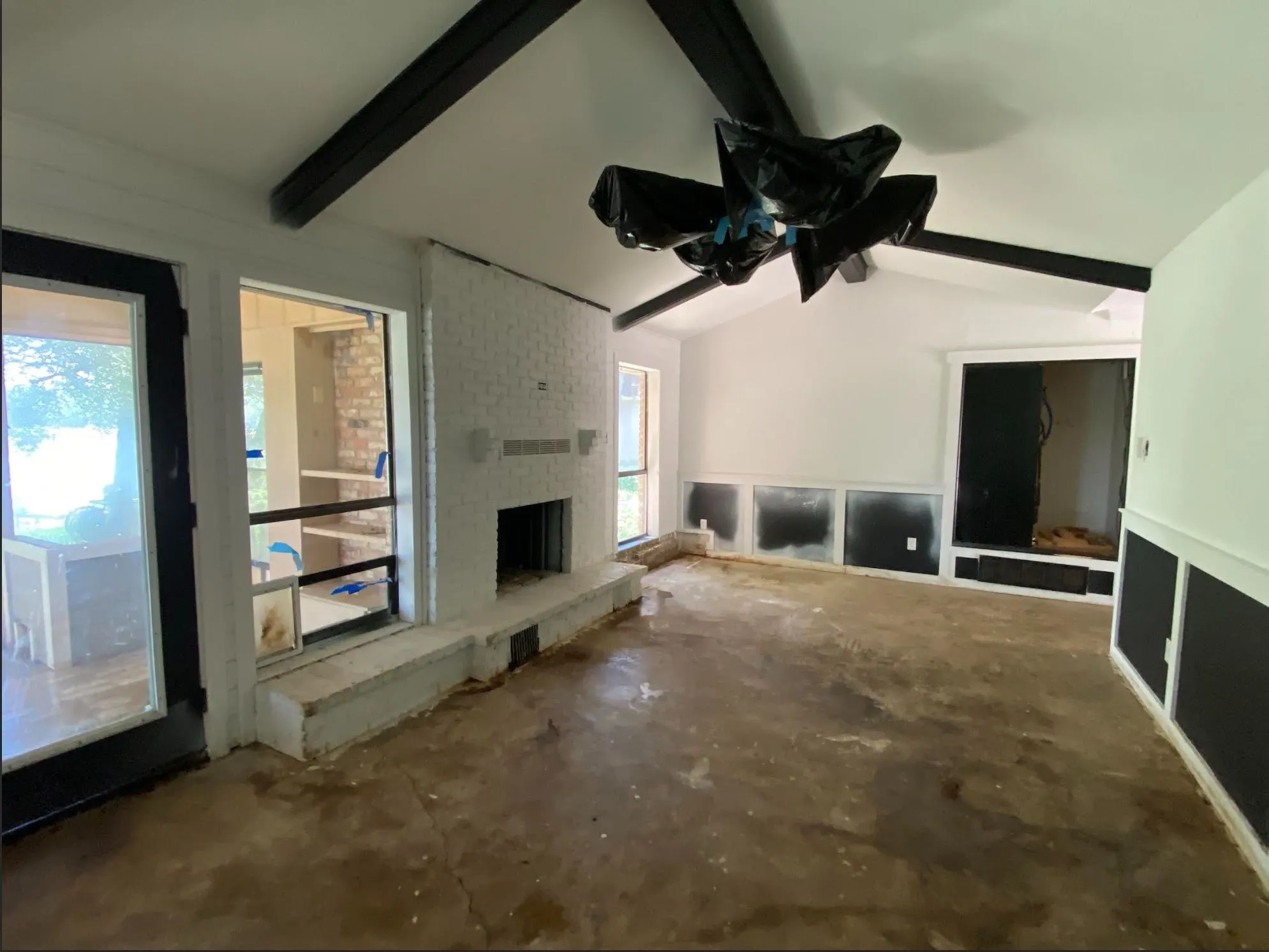 Single Family Residence For Sale in Henderson County , 186 1st Oak Drive, Enchanted Oaks, Texas 75156, 4 Bedroom, 3 Bathroom, 2 Garage spaces, 2,422 Sqft, built in 1979, mls#21341075, Real Estate Agent in Enchanted Oaks, Homes For Sale in Henderson county, Homes For Sale in Enchanted Oaks, Realtor in Enchanted Oaks Texas, Real Estate Brokerage Independent Realty Texas, Luminita Cordes Realtor