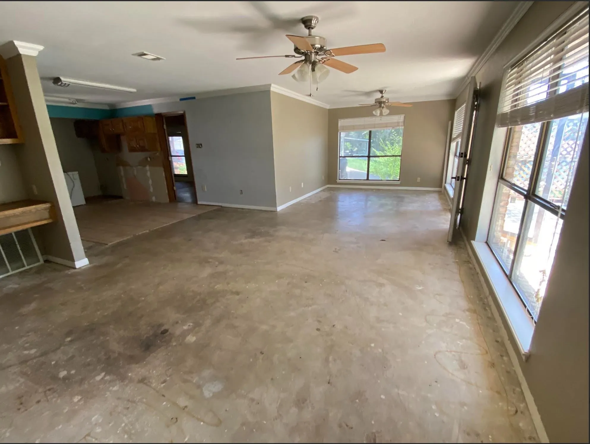 Single Family Residence For Sale in Henderson County , 186 1st Oak Drive, Enchanted Oaks, Texas 75156, 4 Bedroom, 3 Bathroom, 2 Garage spaces, 2,422 Sqft, built in 1979, mls#21341075, Real Estate Agent in Enchanted Oaks, Homes For Sale in Henderson county, Homes For Sale in Enchanted Oaks, Realtor in Enchanted Oaks Texas, Real Estate Brokerage Independent Realty Texas, Luminita Cordes Realtor