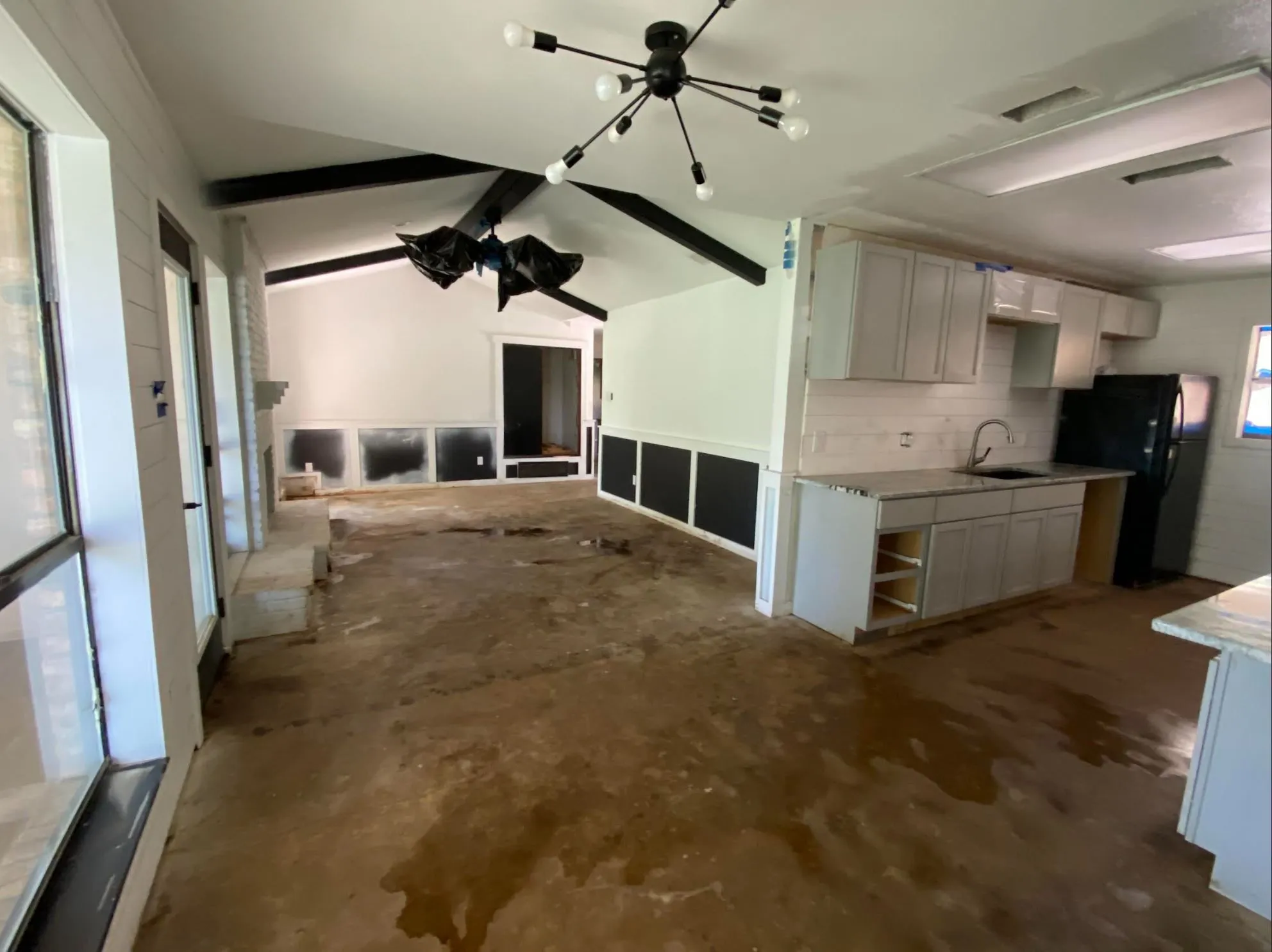 Single Family Residence For Sale in Henderson County , 186 1st Oak Drive, Enchanted Oaks, Texas 75156, 4 Bedroom, 3 Bathroom, 2 Garage spaces, 2,422 Sqft, built in 1979, mls#21341075, Real Estate Agent in Enchanted Oaks, Homes For Sale in Henderson county, Homes For Sale in Enchanted Oaks, Realtor in Enchanted Oaks Texas, Real Estate Brokerage Independent Realty Texas, Luminita Cordes Realtor