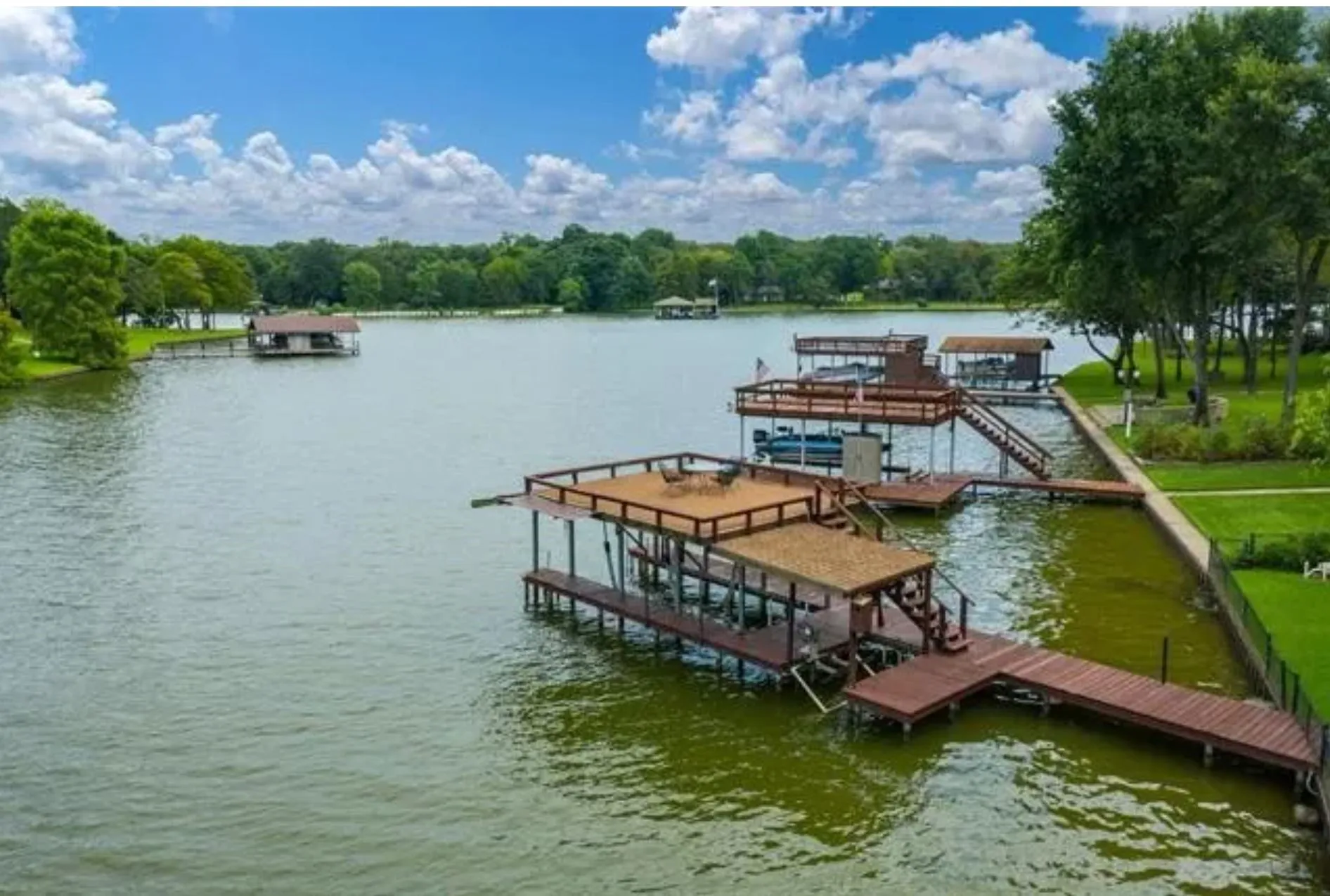 Single Family Residence For Sale in Henderson County , 186 1st Oak Drive, Enchanted Oaks, Texas 75156, 4 Bedroom, 3 Bathroom, 2 Garage spaces, 2,422 Sqft, built in 1979, mls#21341075, Real Estate Agent in Enchanted Oaks, Homes For Sale in Henderson county, Homes For Sale in Enchanted Oaks, Realtor in Enchanted Oaks Texas, Real Estate Brokerage Independent Realty Texas, Luminita Cordes Realtor