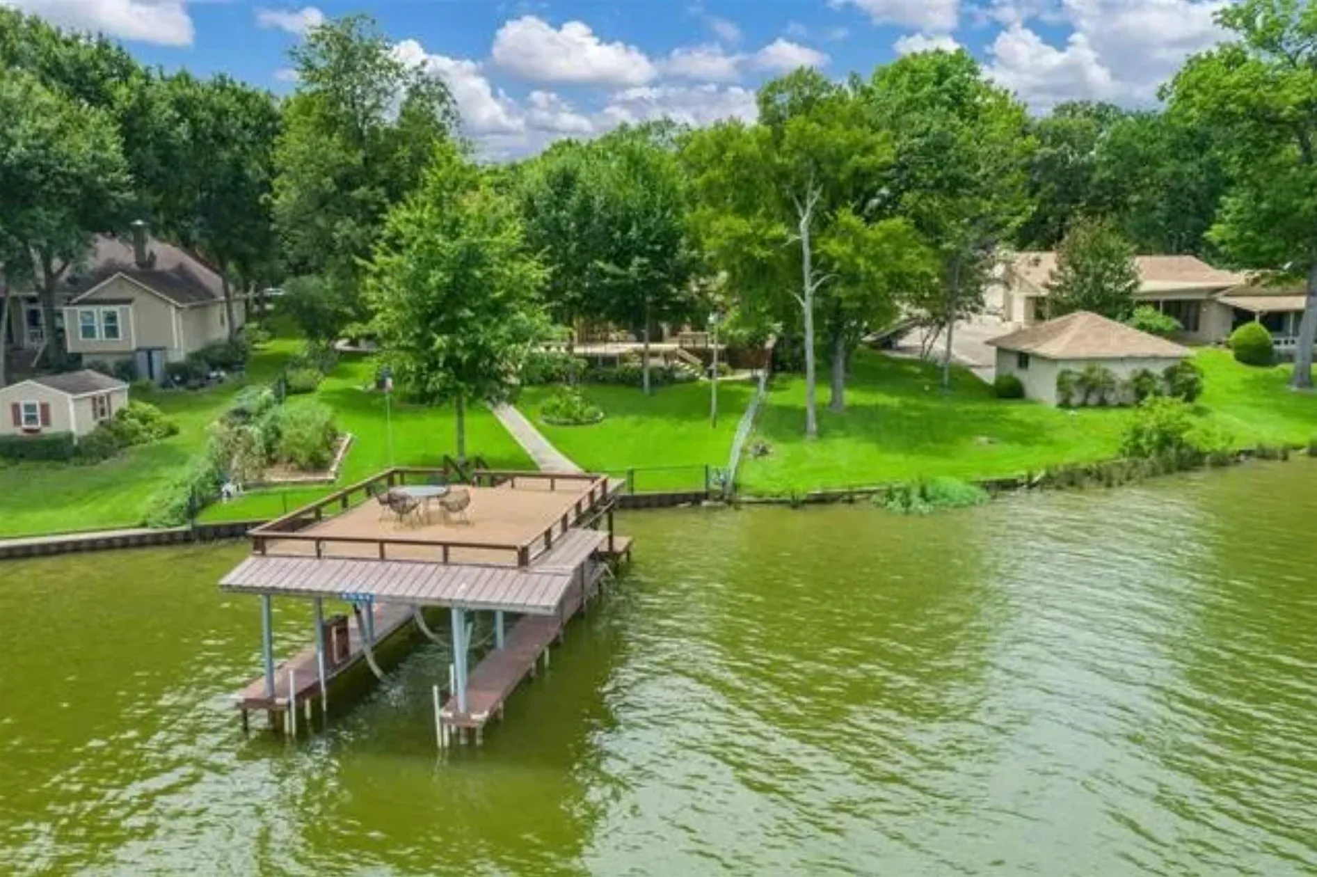 Single Family Residence For Sale in Henderson County , 186 1st Oak Drive, Enchanted Oaks, Texas 75156, 4 Bedroom, 3 Bathroom, 2 Garage spaces, 2,422 Sqft, built in 1979, mls#21341075, Real Estate Agent in Enchanted Oaks, Homes For Sale in Henderson county, Homes For Sale in Enchanted Oaks, Realtor in Enchanted Oaks Texas, Real Estate Brokerage Independent Realty Texas, Luminita Cordes Realtor