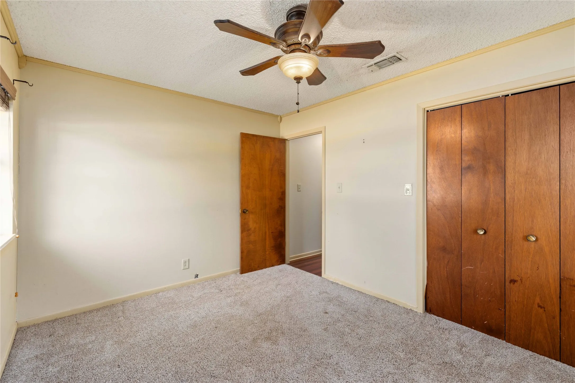 Single Family Residence For Sale in Brown County , 2204 10th Street, Brownwood, Texas 76801, 3 Bedroom, 2 Bathroom, 2 Garage spaces, 1,559 Sqft, built in 1978, mls#21334984, Real Estate Agent in Brownwood, Homes For Sale in Brown county, Homes For Sale in Brownwood, Realtor in Brownwood Texas, Real Estate Brokerage Independent Realty Texas, Luminita Cordes Realtor